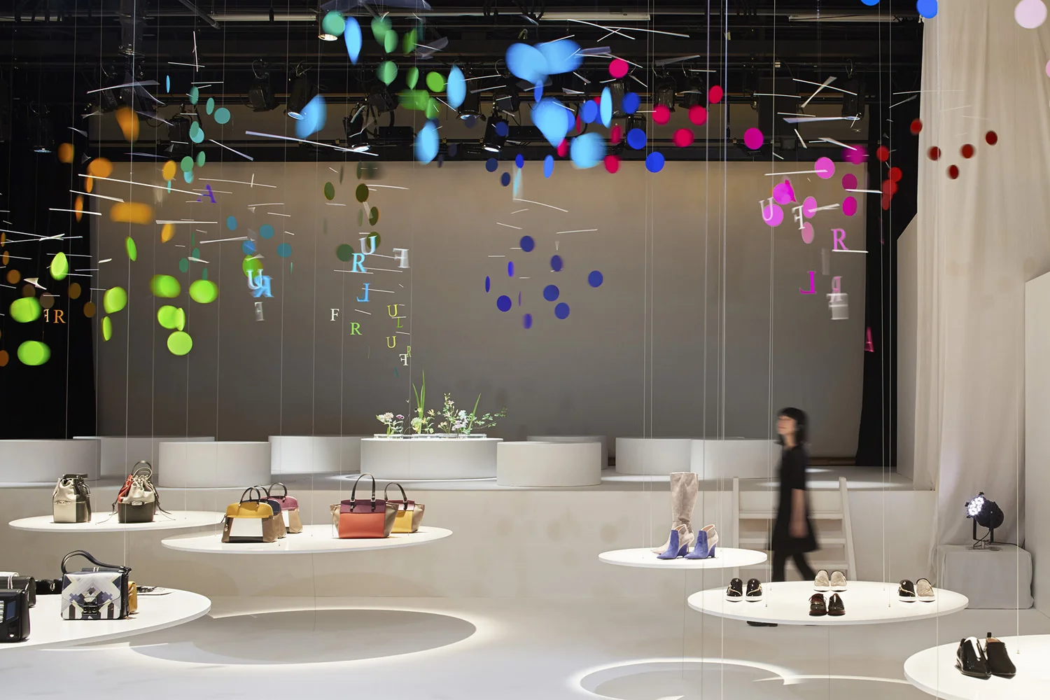 6_emmanuelle_moureaux_100_colors_5_DANCE.jpg