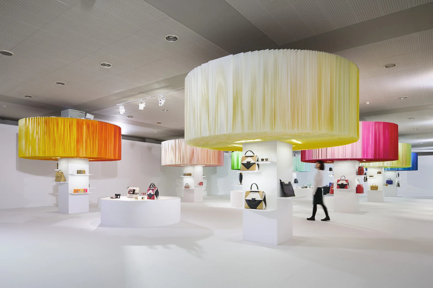 2_emmanuelle_moureaux_100_colors_10_hanami.jpg