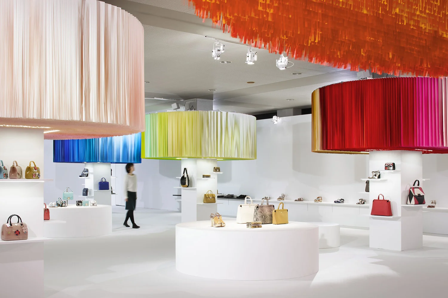 6_emmanuelle_moureaux_100_colors_10_hanami.jpg
