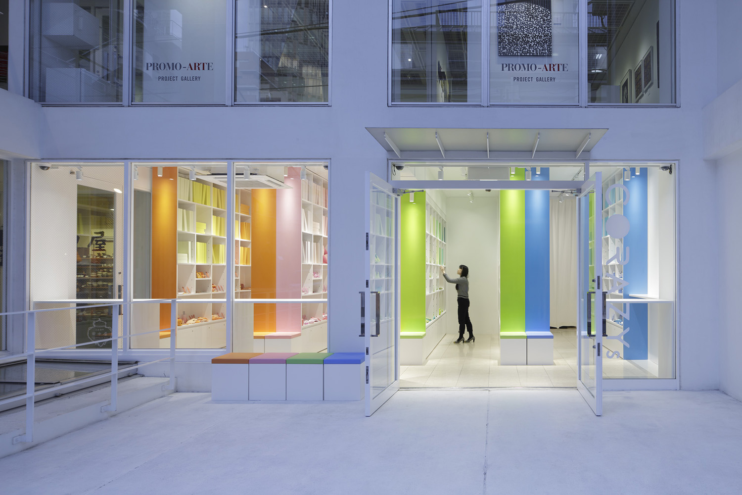 1_emmanuelle_moureaux_CORAZYs.jpg