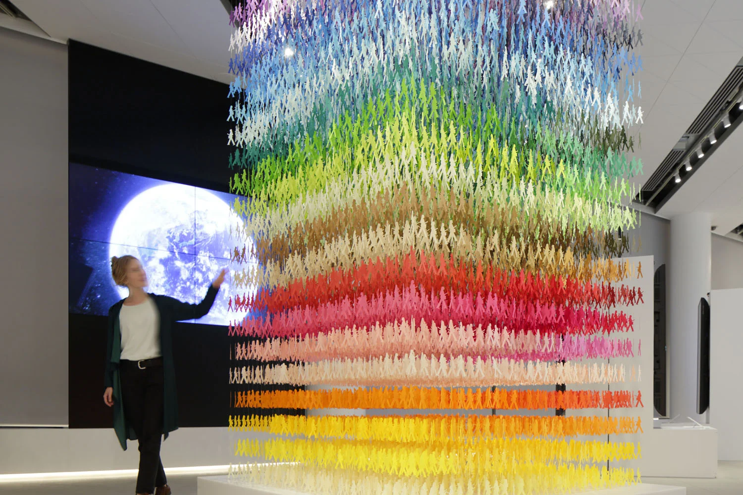 1_emmanuelle_moureaux_100_colors_12_Iamhere.jpg