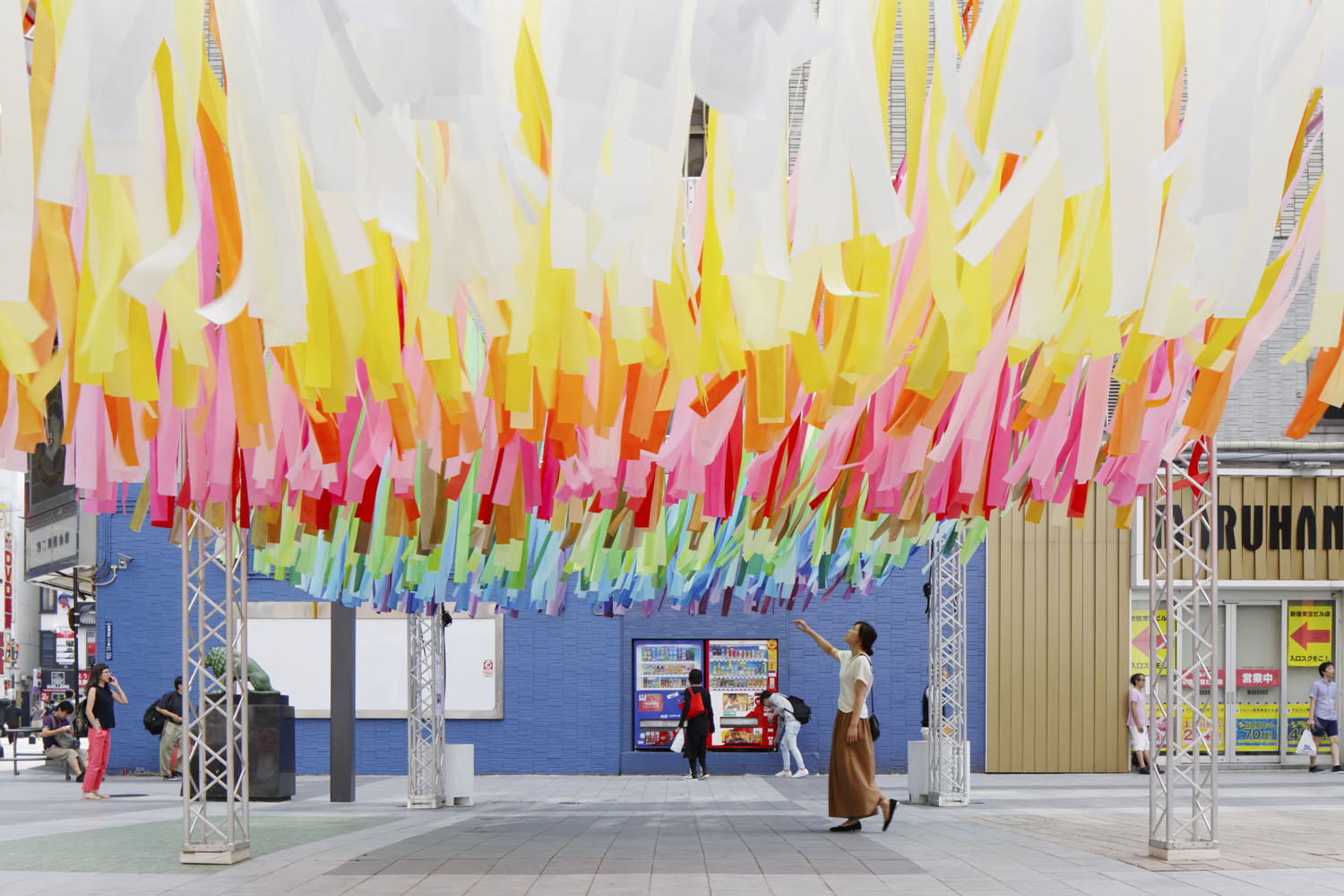 5_emmanuelle_moureaux_100_colors_13_kabukicho.jpg