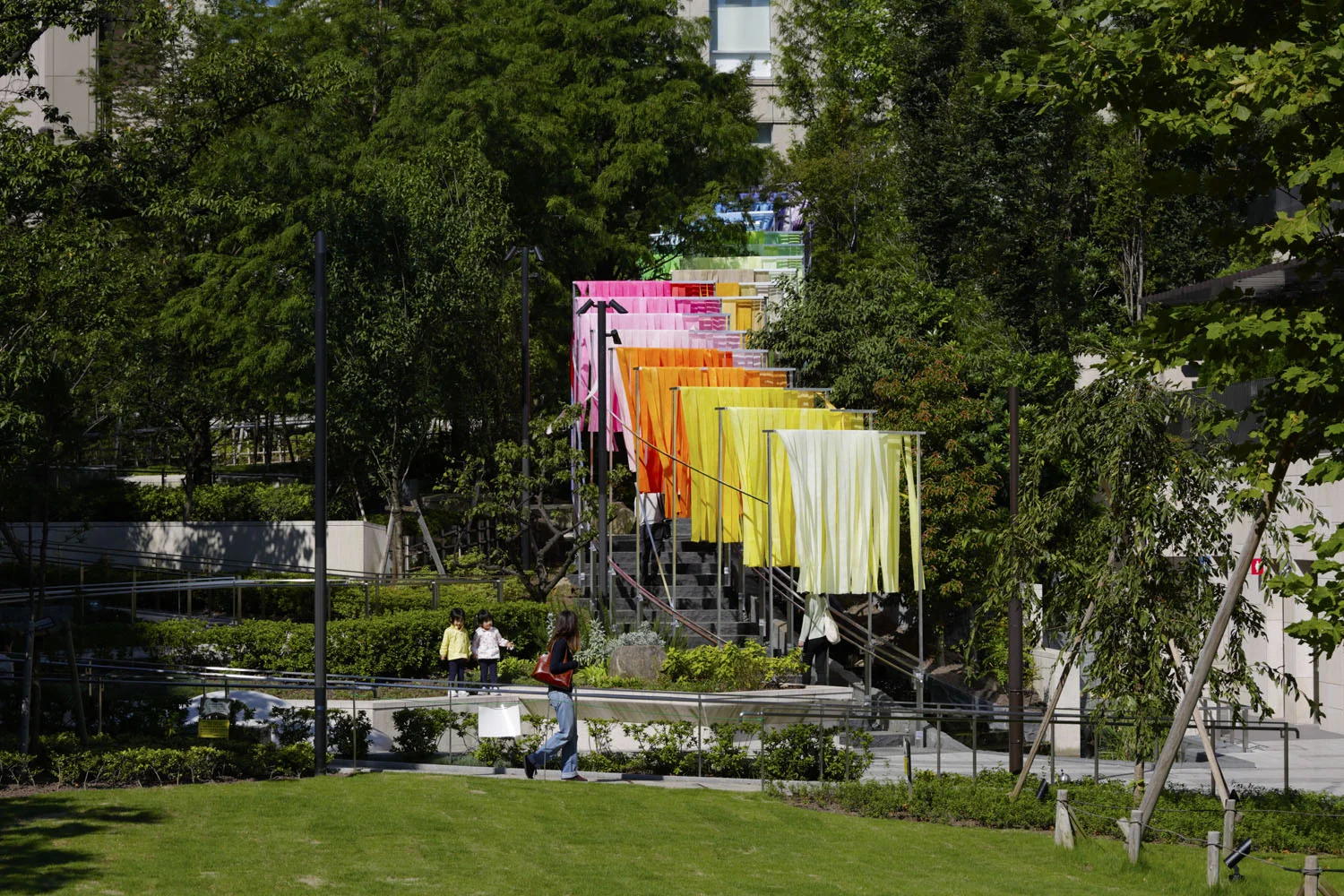 3_emmanuelle_moureaux_100_colors_15_awaji_park.jpg
