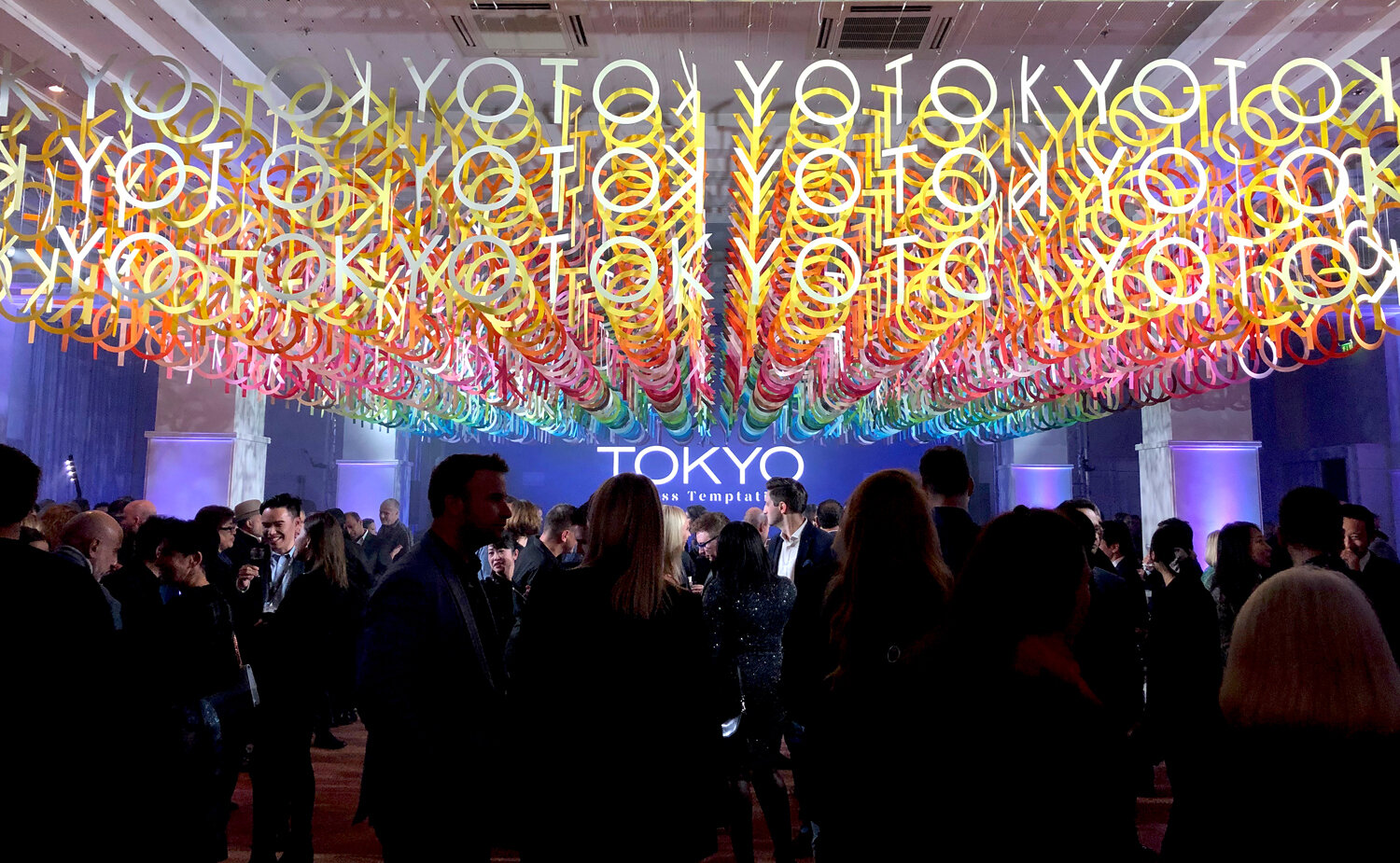 1_emmanuelle_moureaux_100colors_TOKYO.jpg