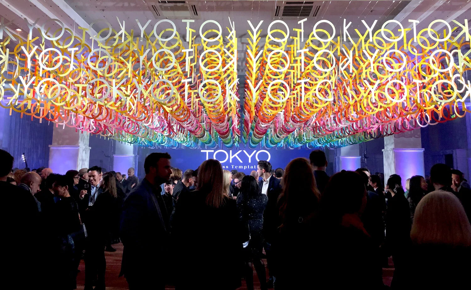 1_emmanuelle_moureaux_100colors_TOKYO.jpg