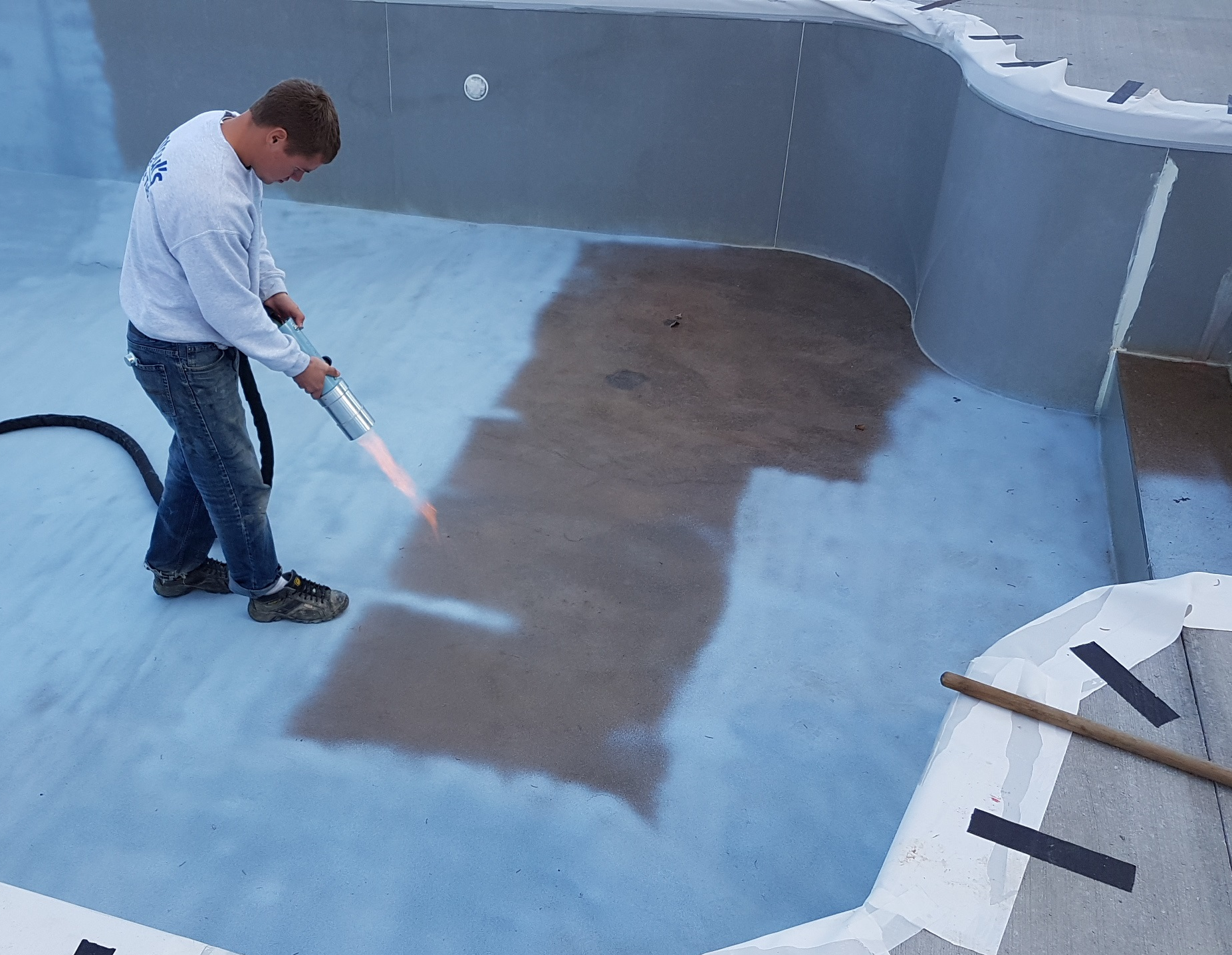 Ontario Pool Coating Installs ecoFinish onto composite walls and concrete base hybrid pool 