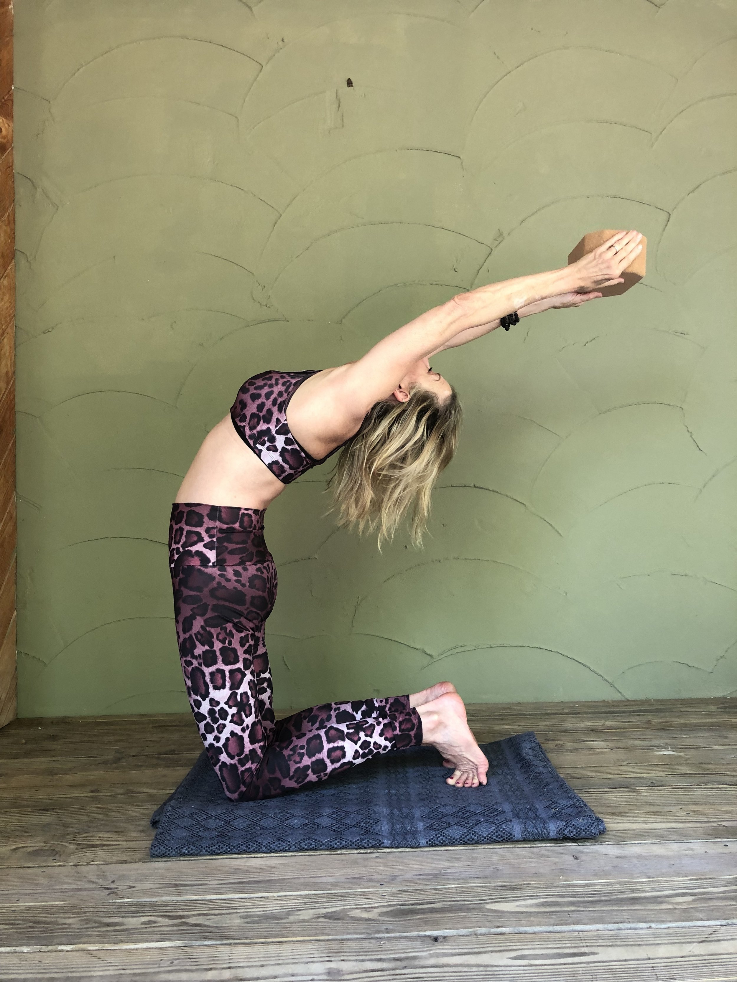 Great yoga practice if you only have a short time to get on your mat. 20  minutes! | Yoga videos, Cool yoga poses, Ayurveda kapha
