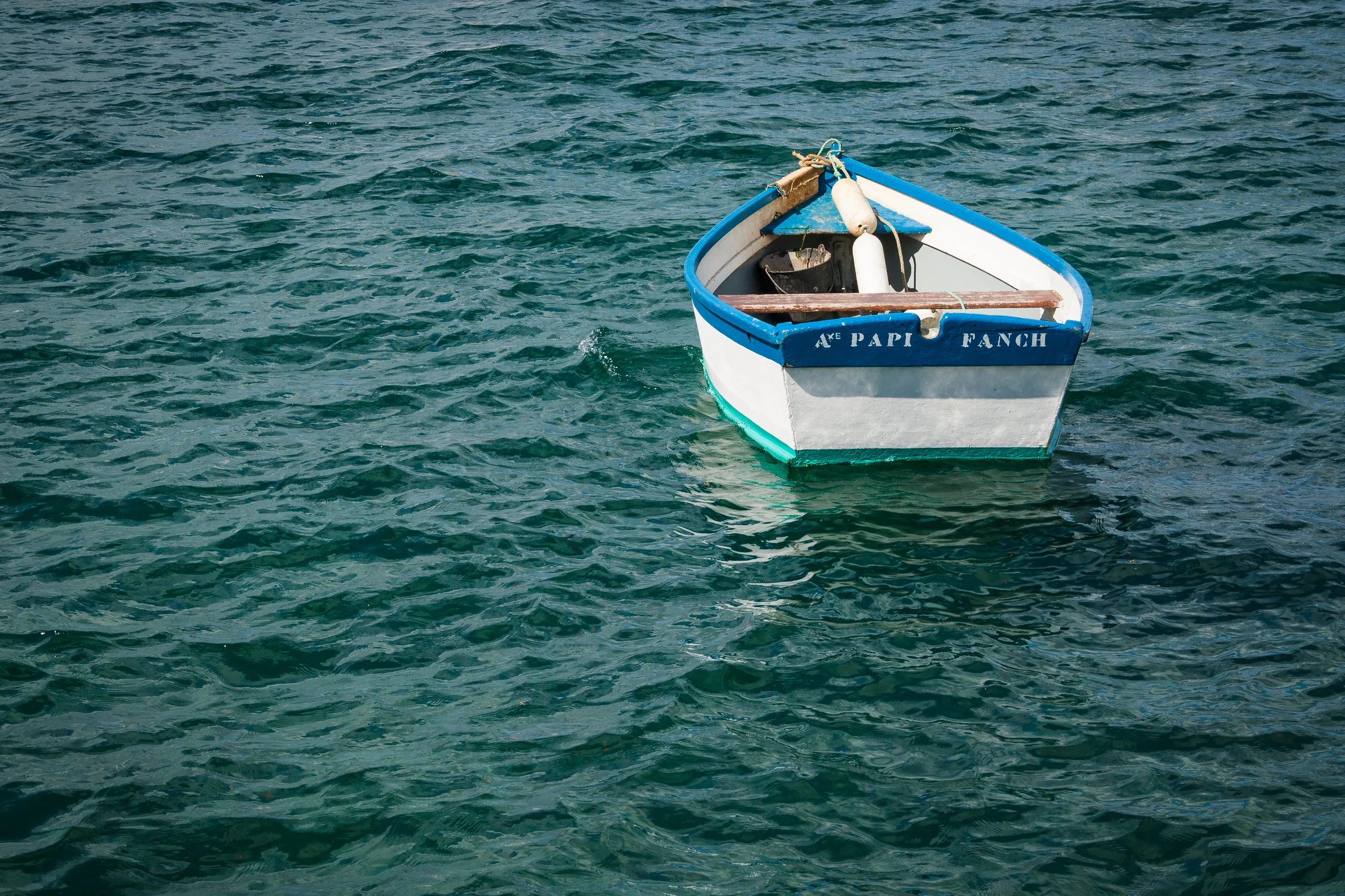 ... sur l'eau turquoise...