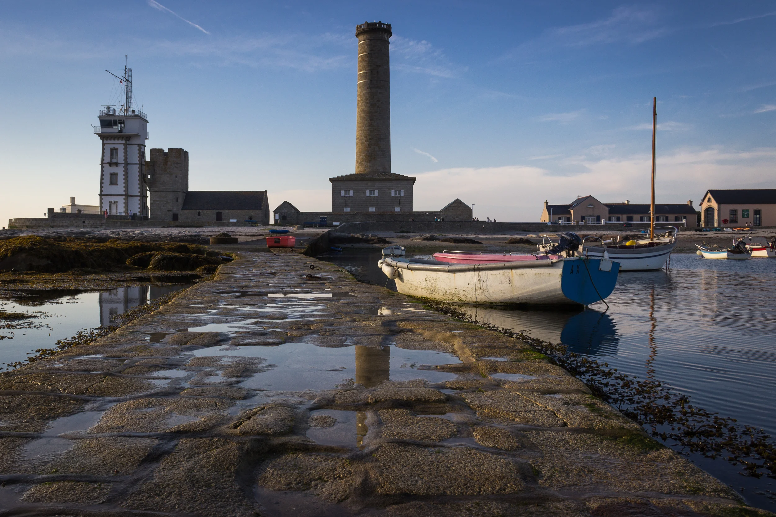   Pointe de Penmarc'h,   das Leuchtfeuer 'Vieille tour',&nbsp;die Chapelle Saint-Pierre und der Phare de Penmarc’h,&nbsp;  September 2014  