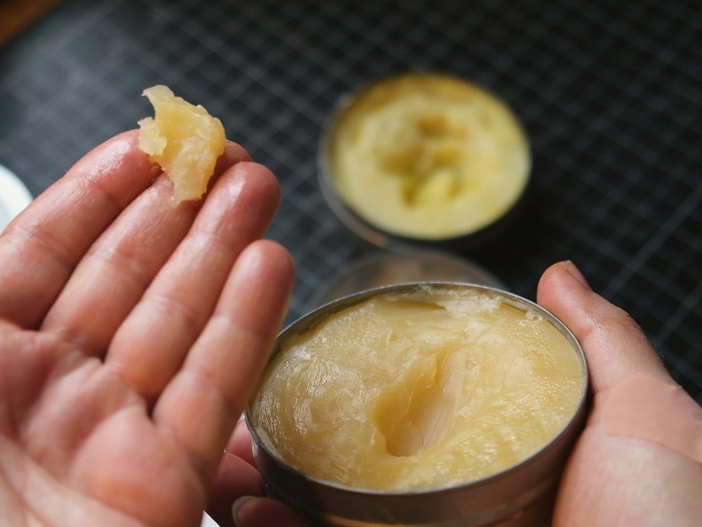 18 Surprising Uses for Wax Polish + A Perfect Gift Idea