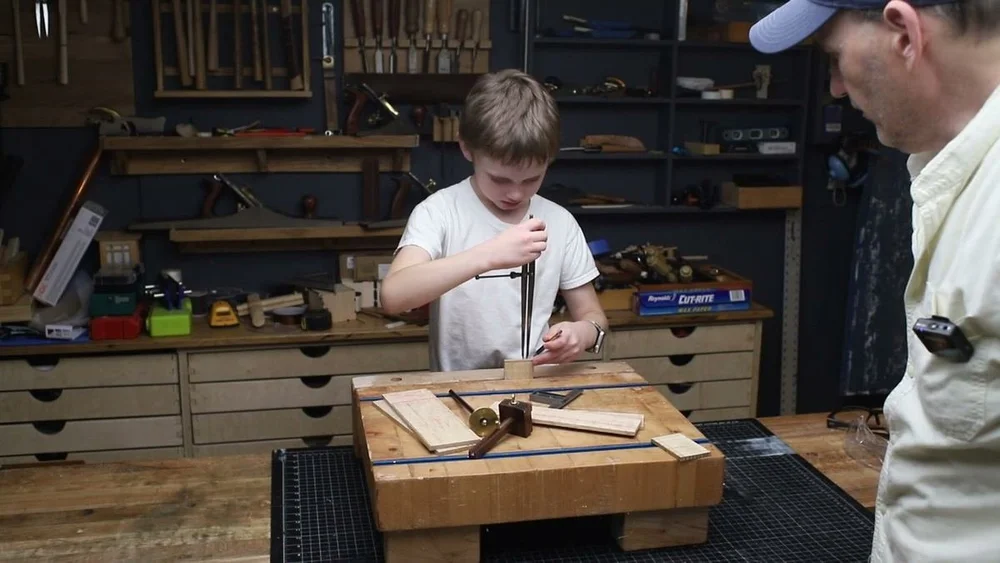 August stepping off the box-joint spacing with dividers