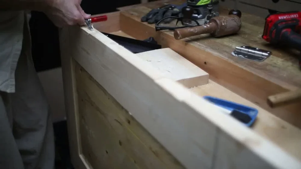 Chopping hinge mortises on the door
