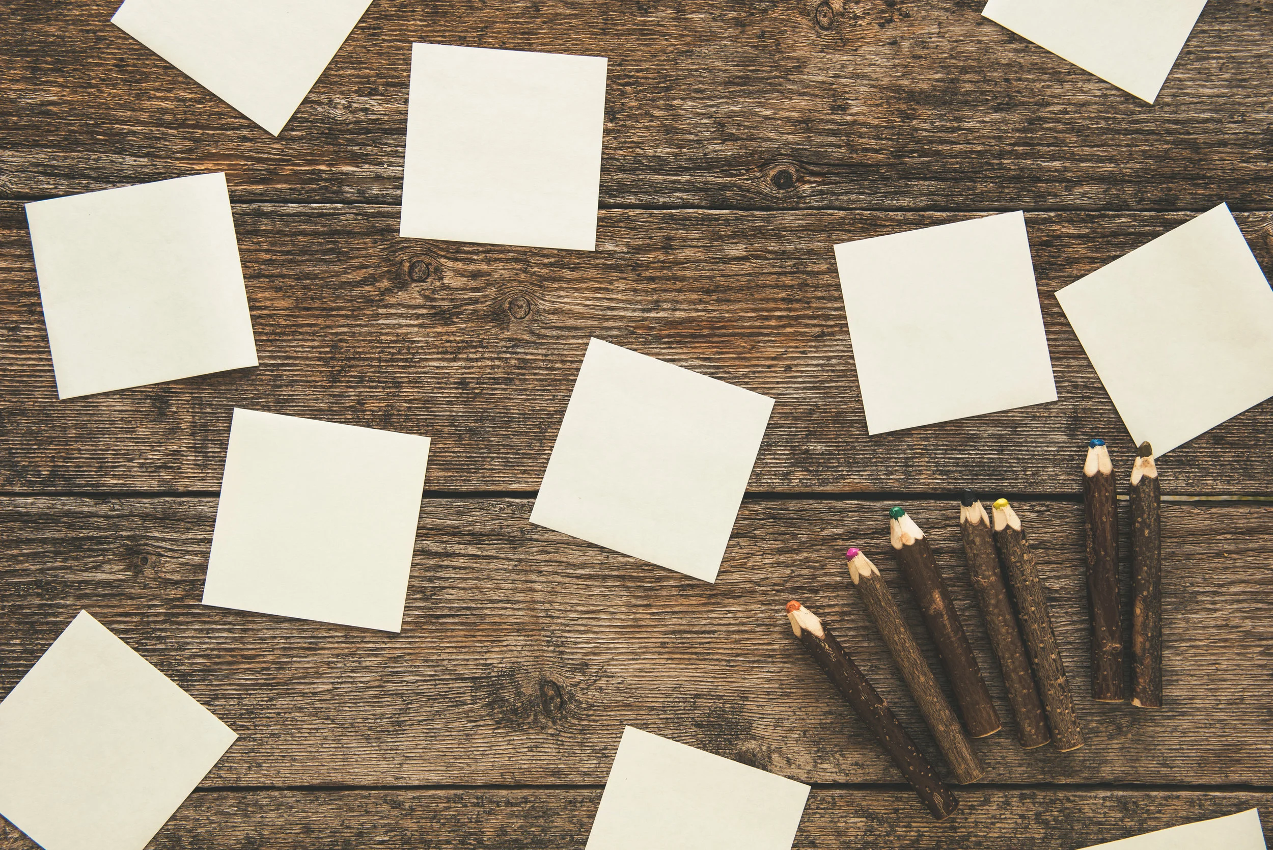 white-sticky-notes-and-set-of-colored-pencils-on-3PBUV68.jpg