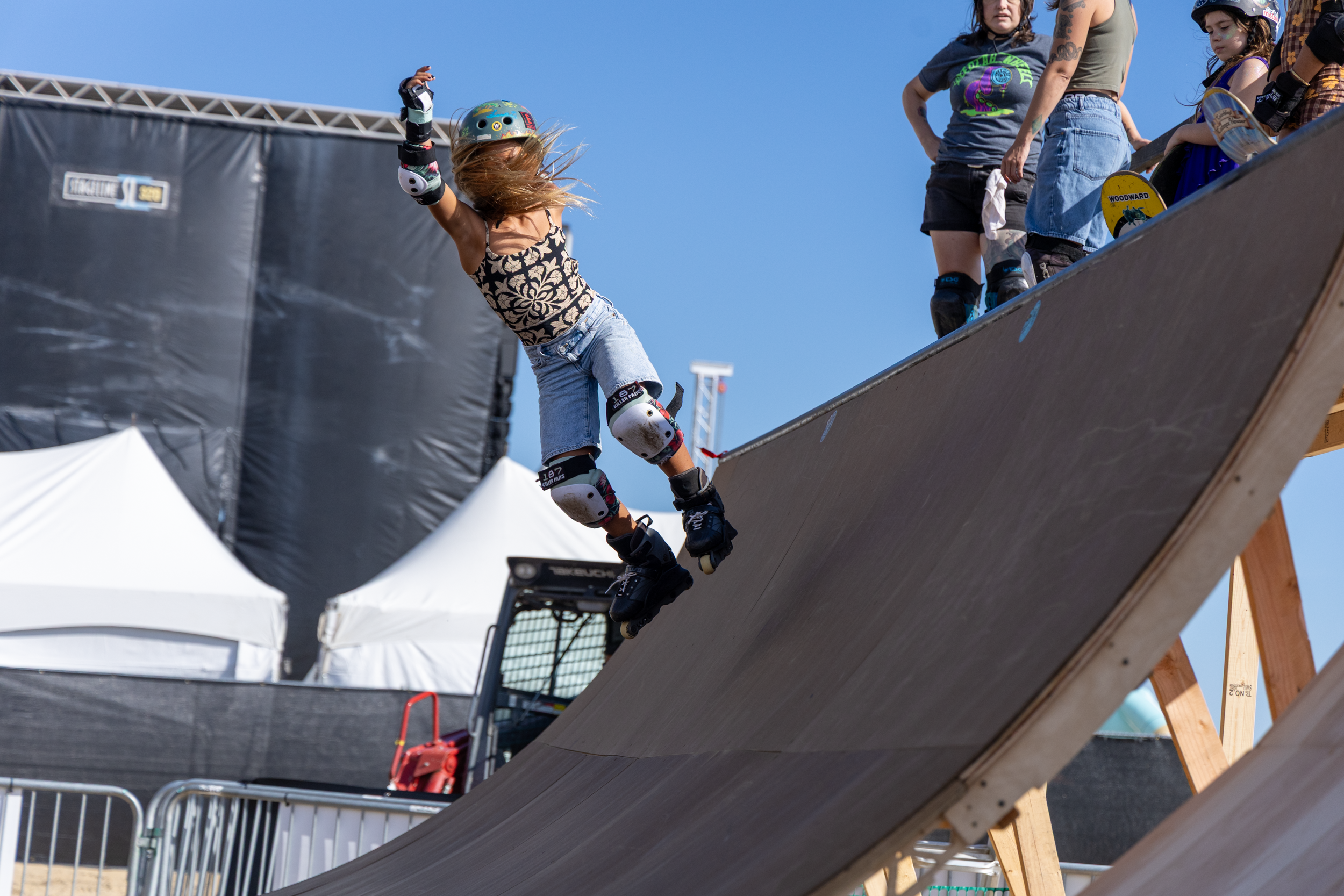 SupergirlSundaySkate-96.png