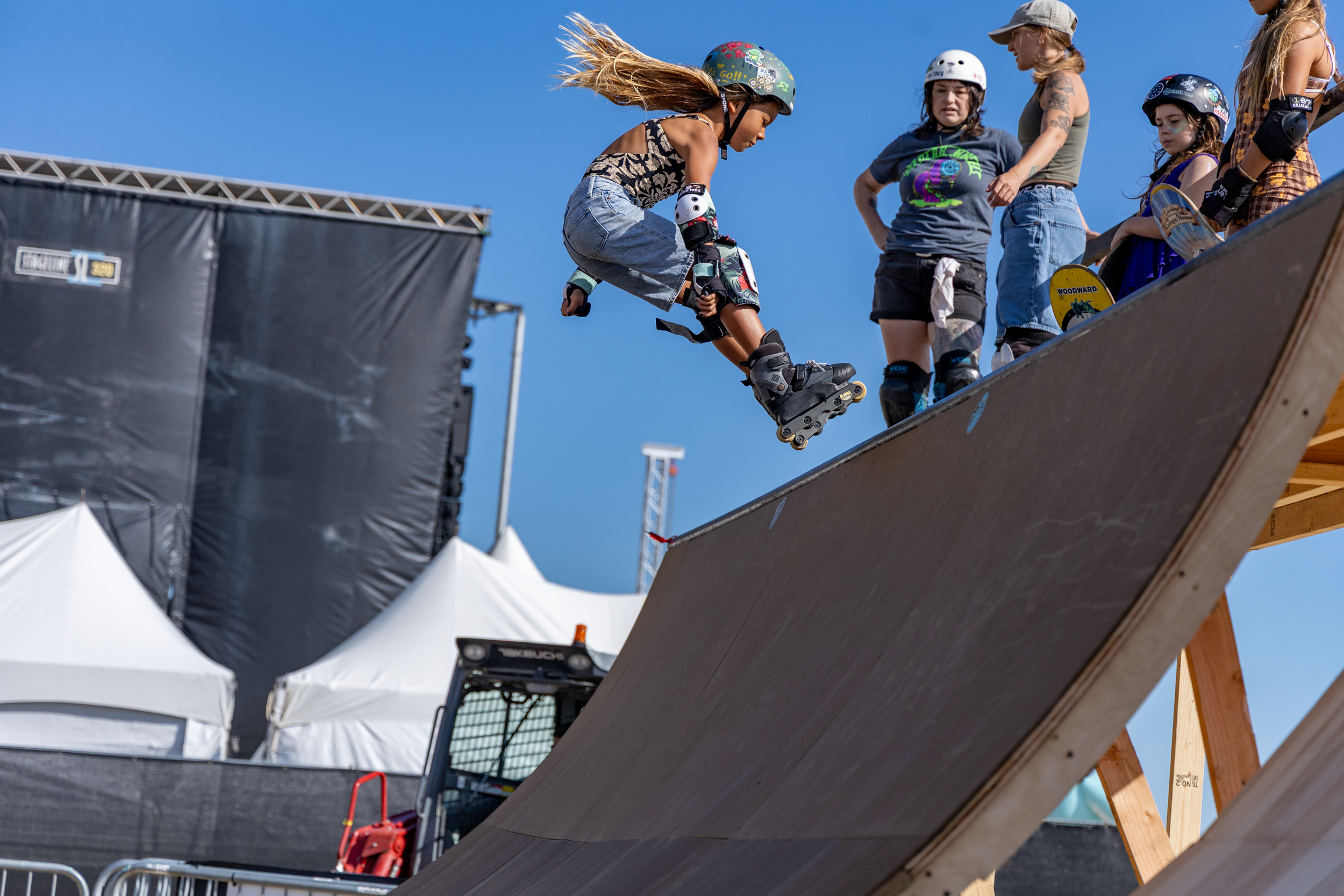 SupergirlSundaySkate-93.png