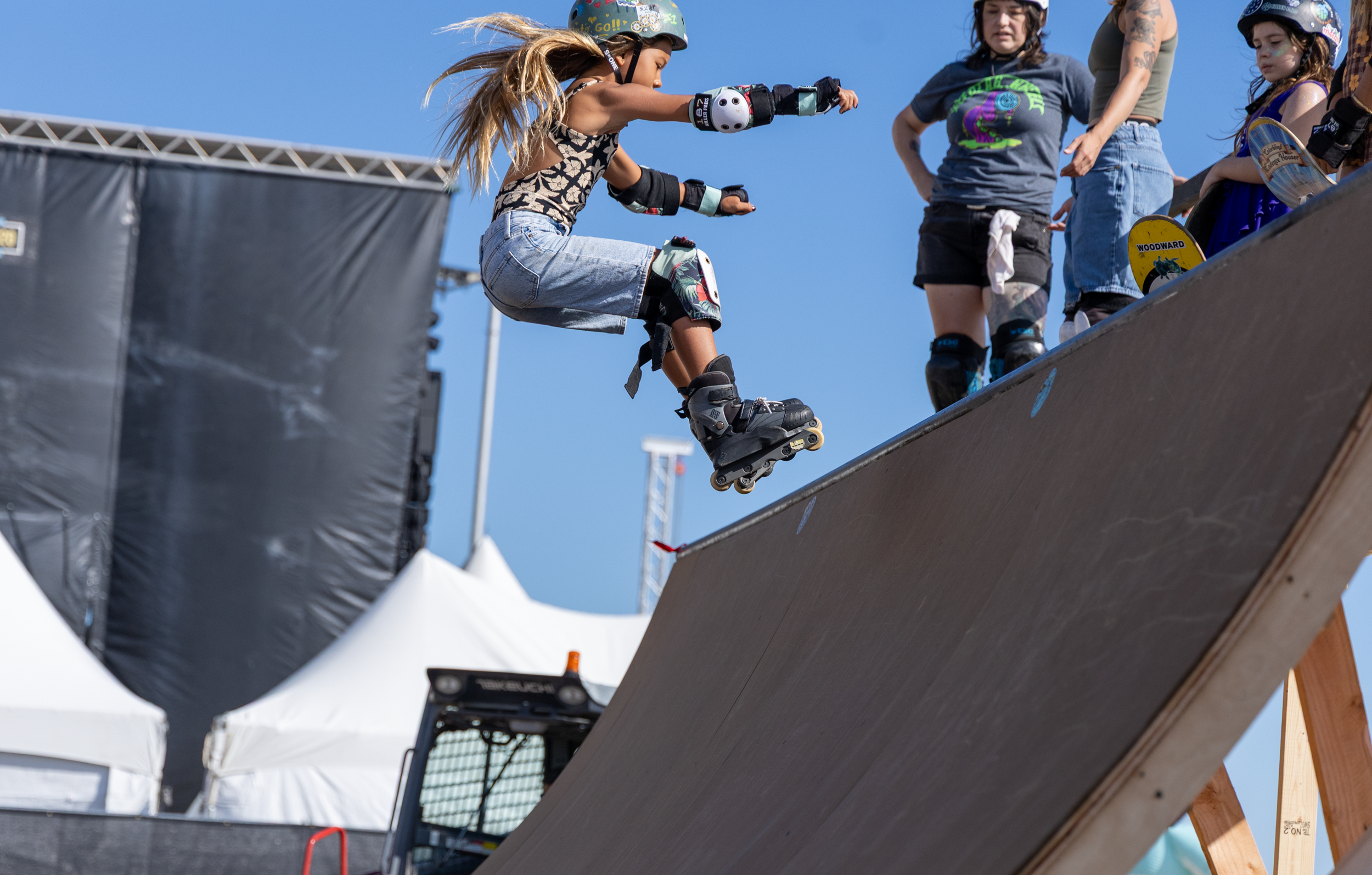 SupergirlSundaySkate-92.png