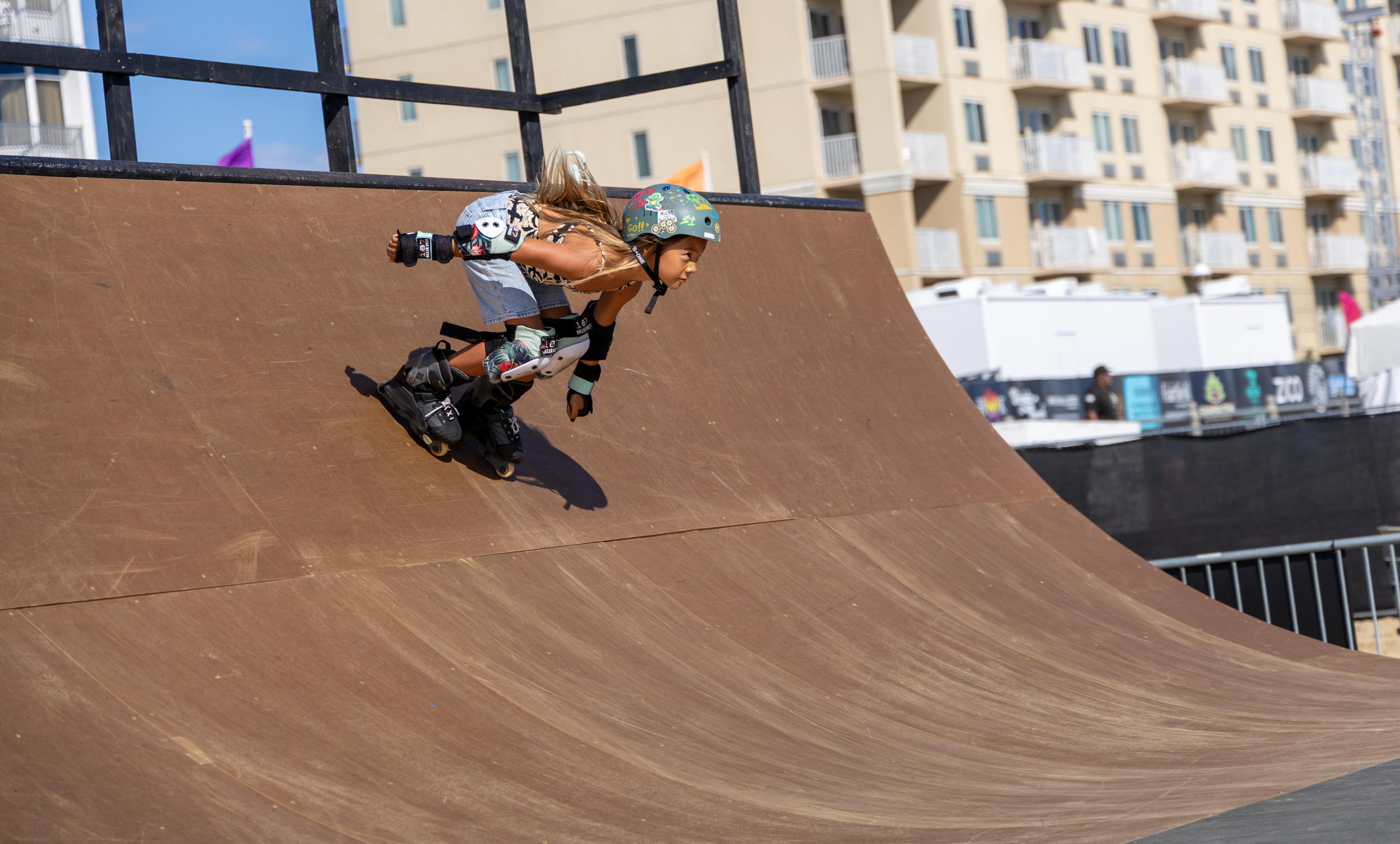 SupergirlSundaySkate-91.png