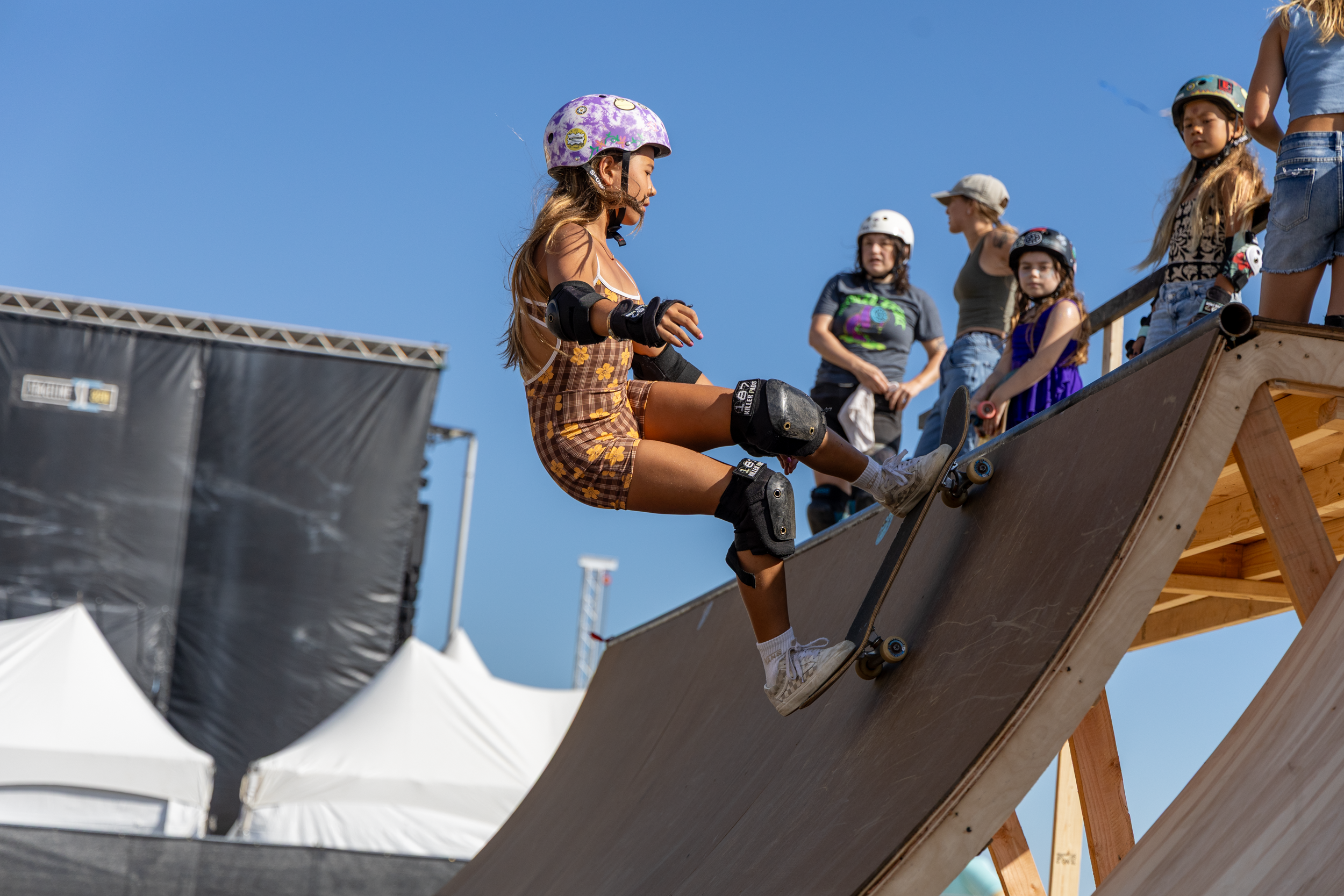 SupergirlSundaySkate-88.png