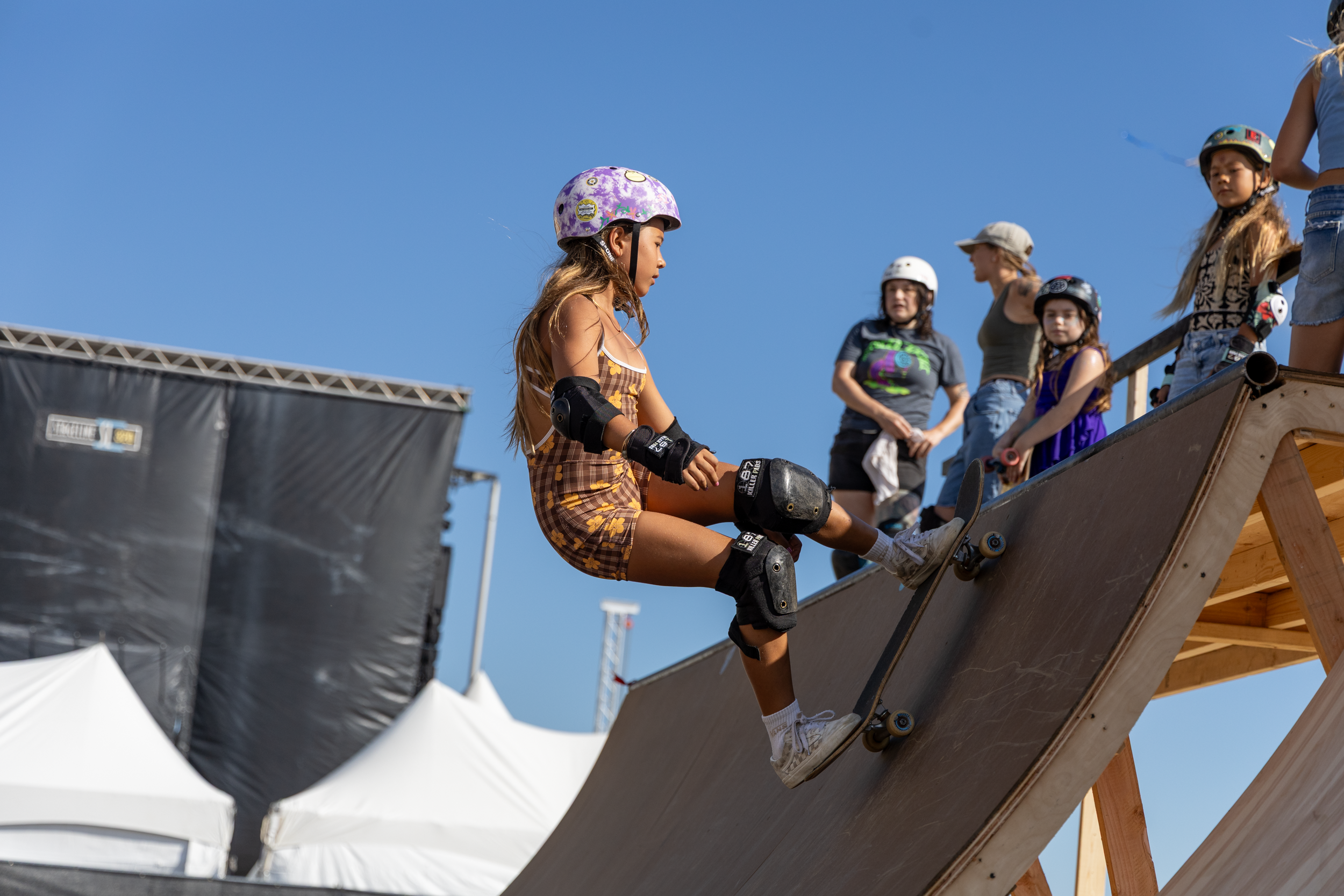 SupergirlSundaySkate-87.png