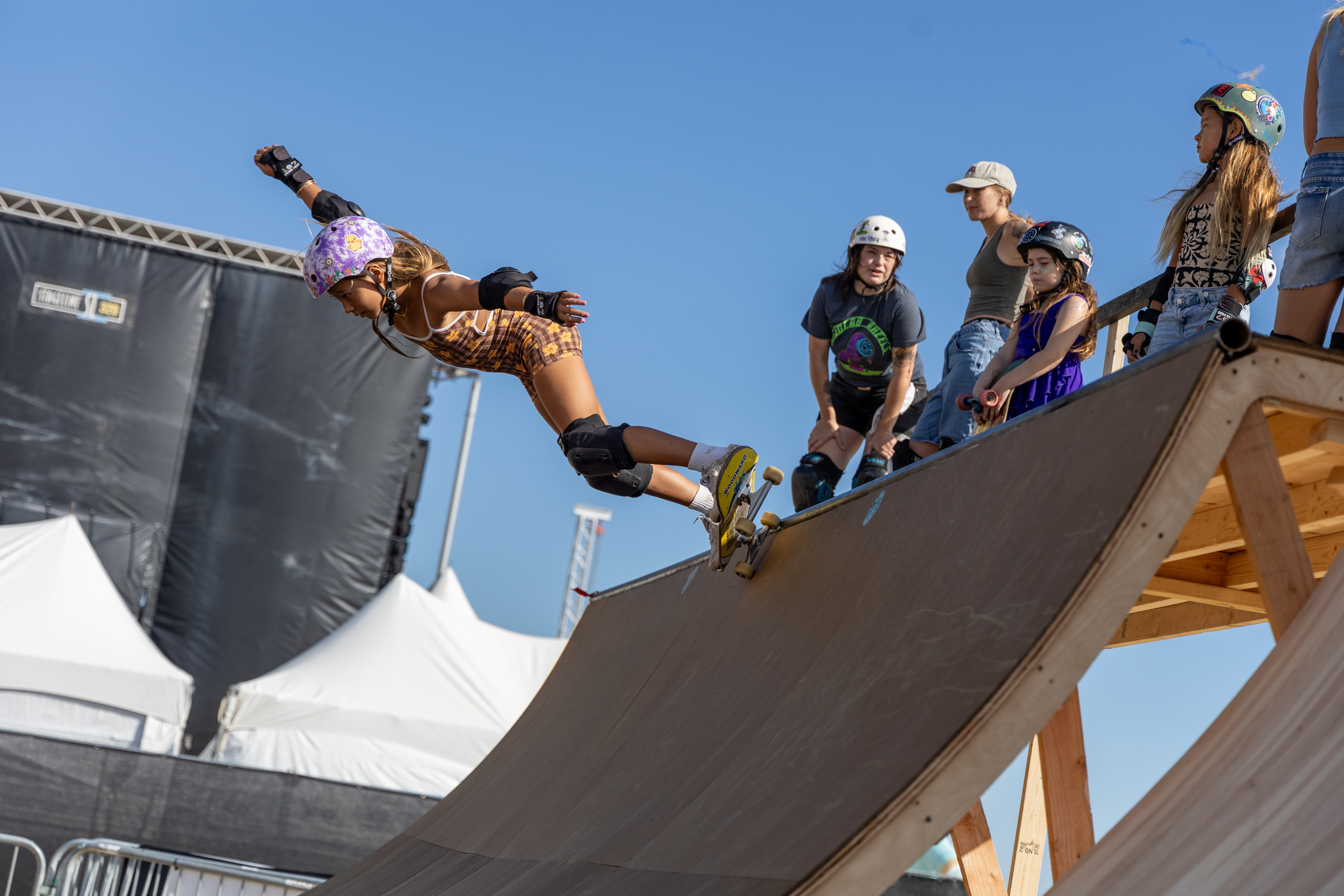 SupergirlSundaySkate-83.png