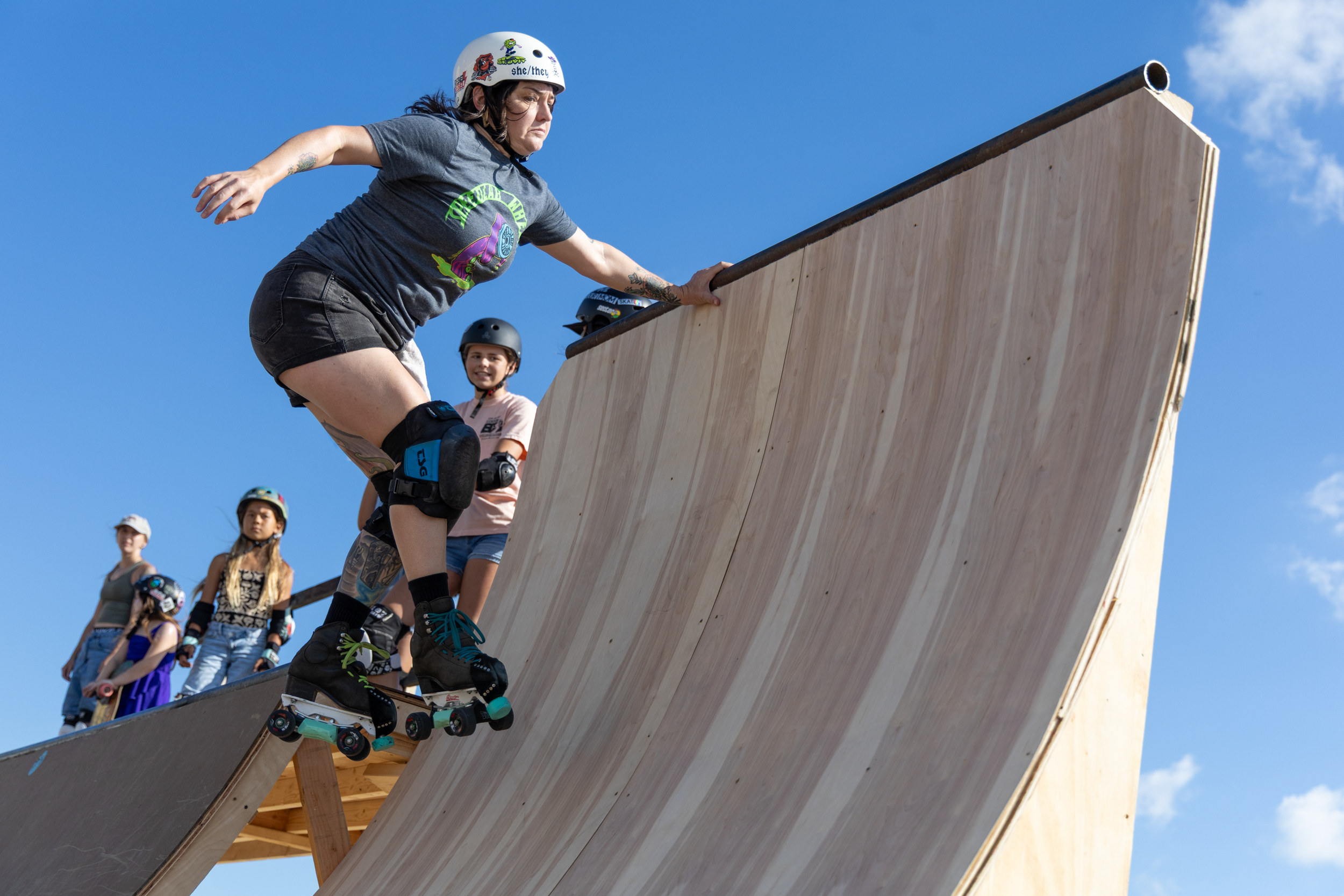 SupergirlSundaySkate-80.png