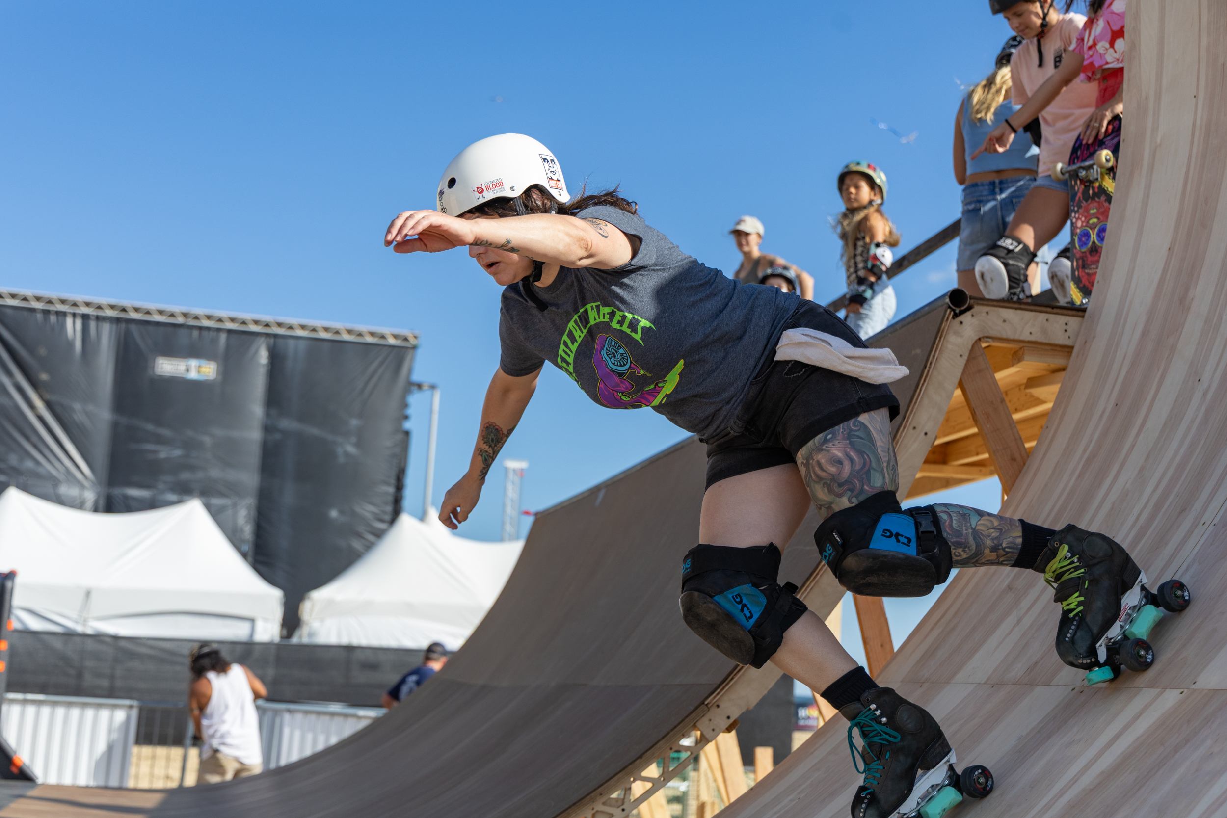 SupergirlSundaySkate-79.png
