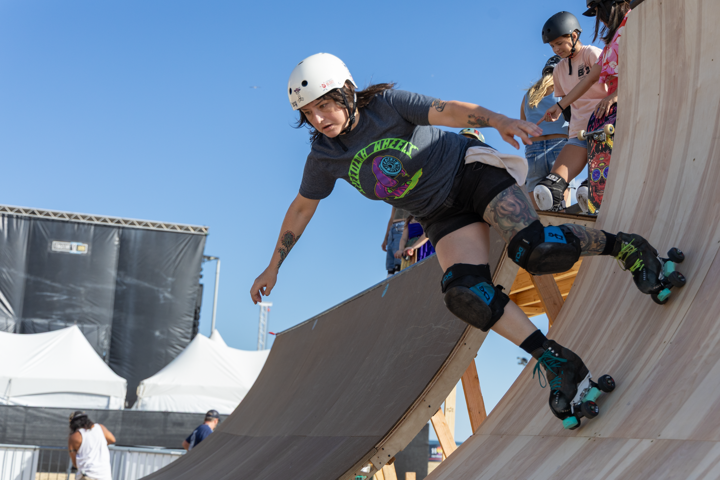 SupergirlSundaySkate-78.png