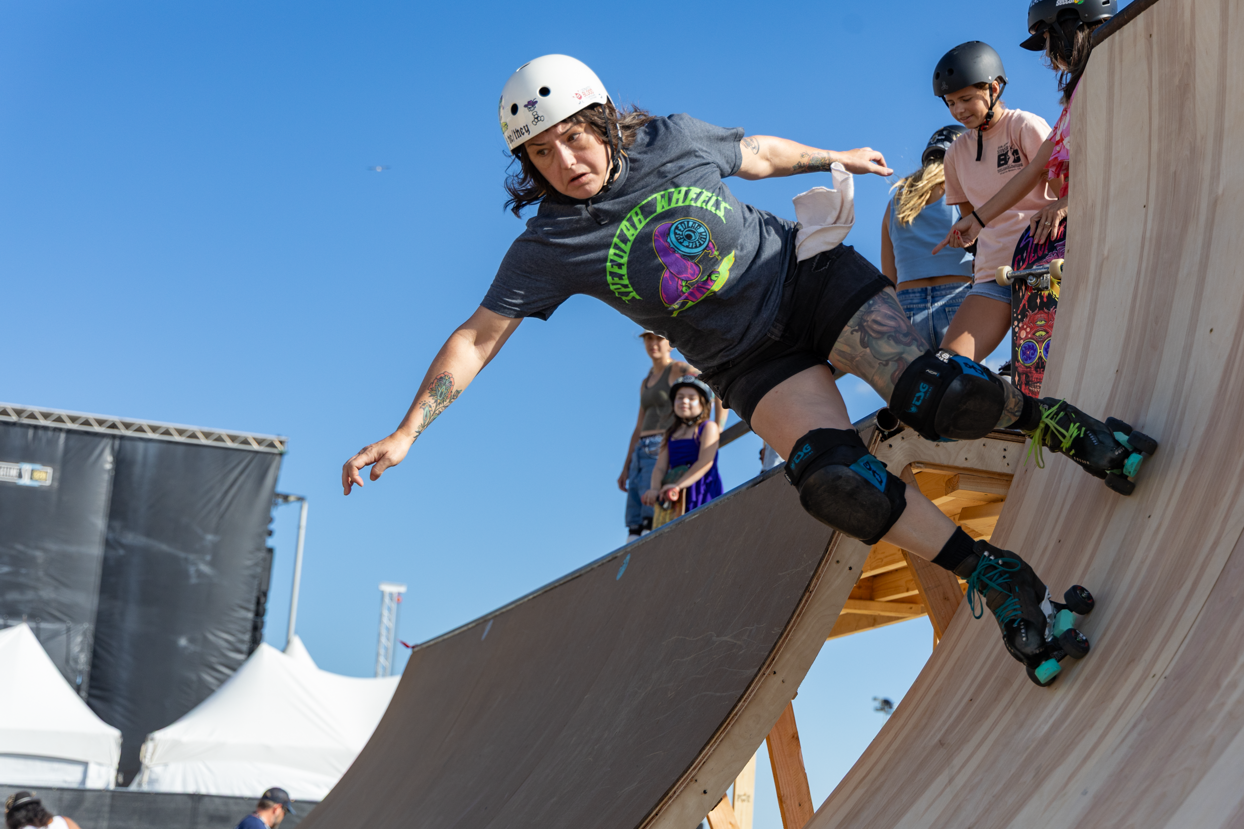 SupergirlSundaySkate-77.png