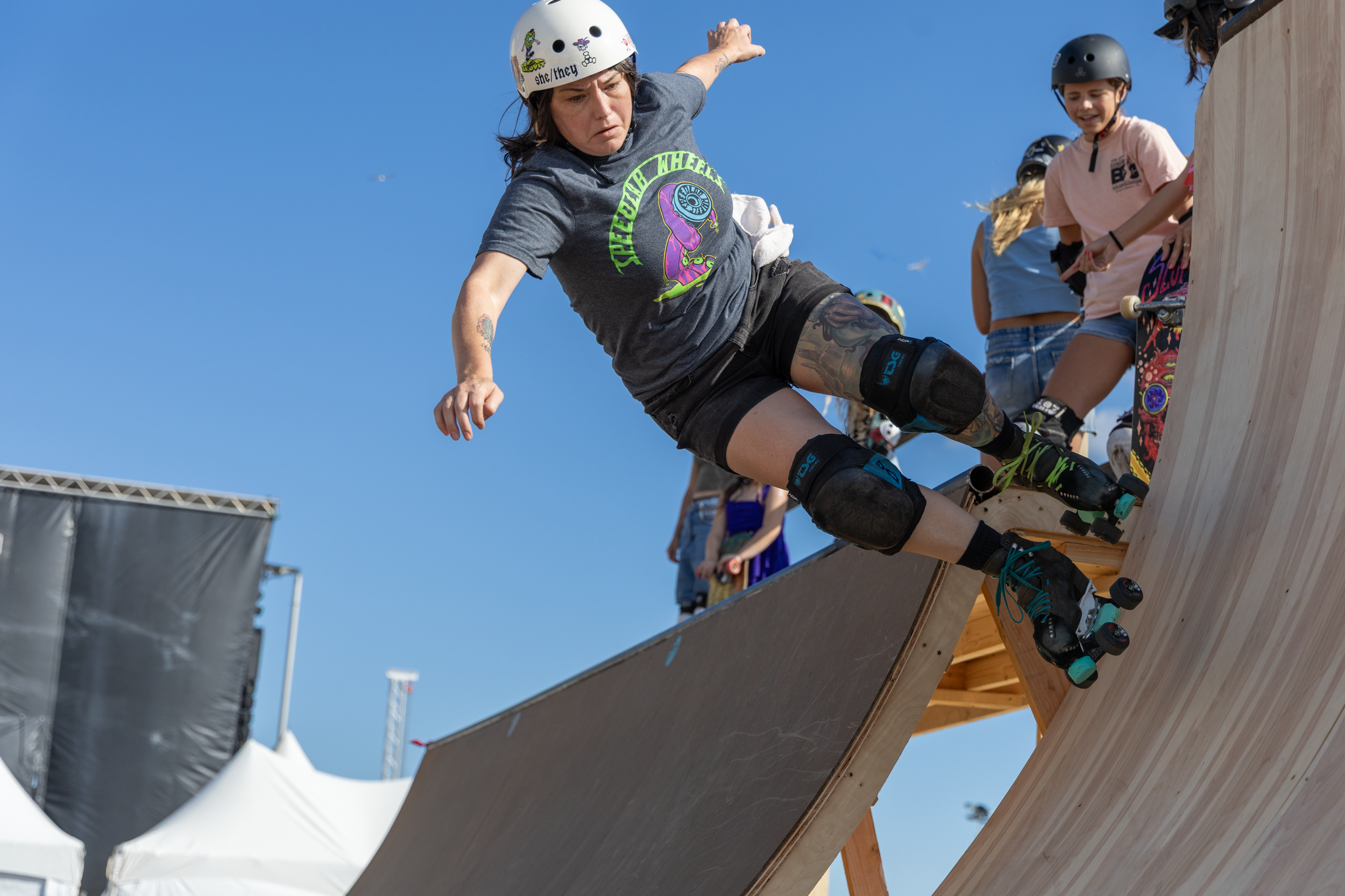 SupergirlSundaySkate-76.png