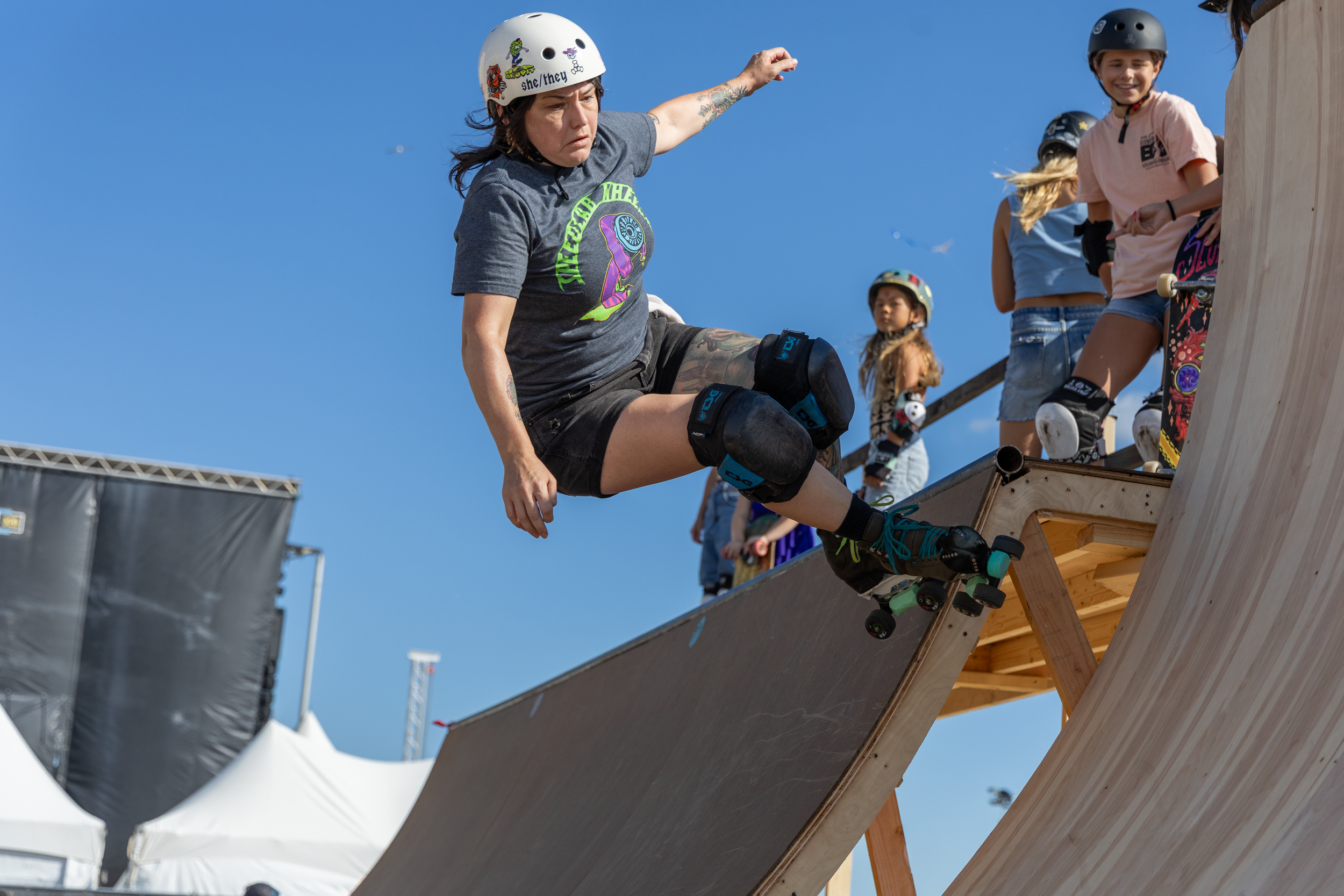 SupergirlSundaySkate-75.png