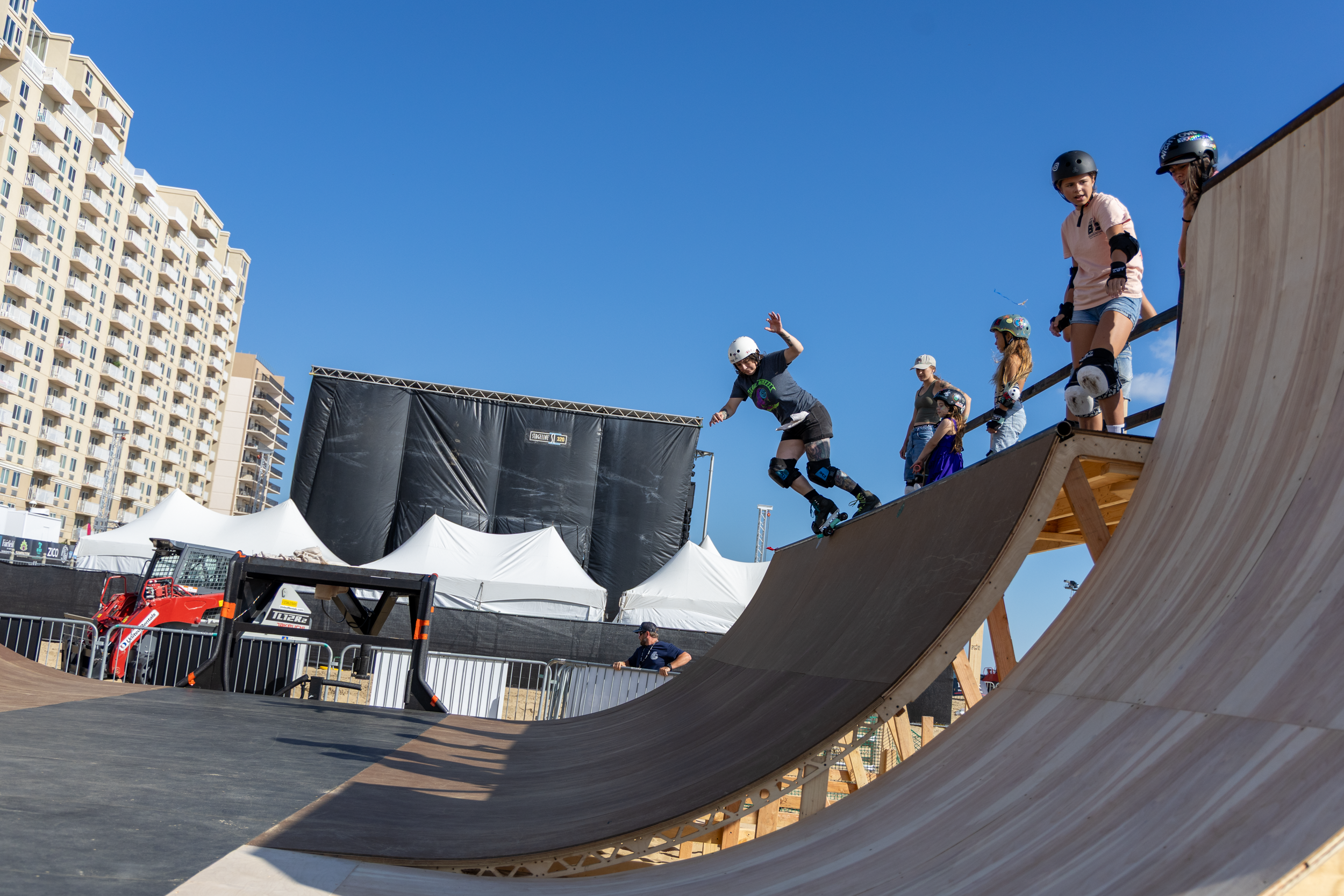 SupergirlSundaySkate-73.png