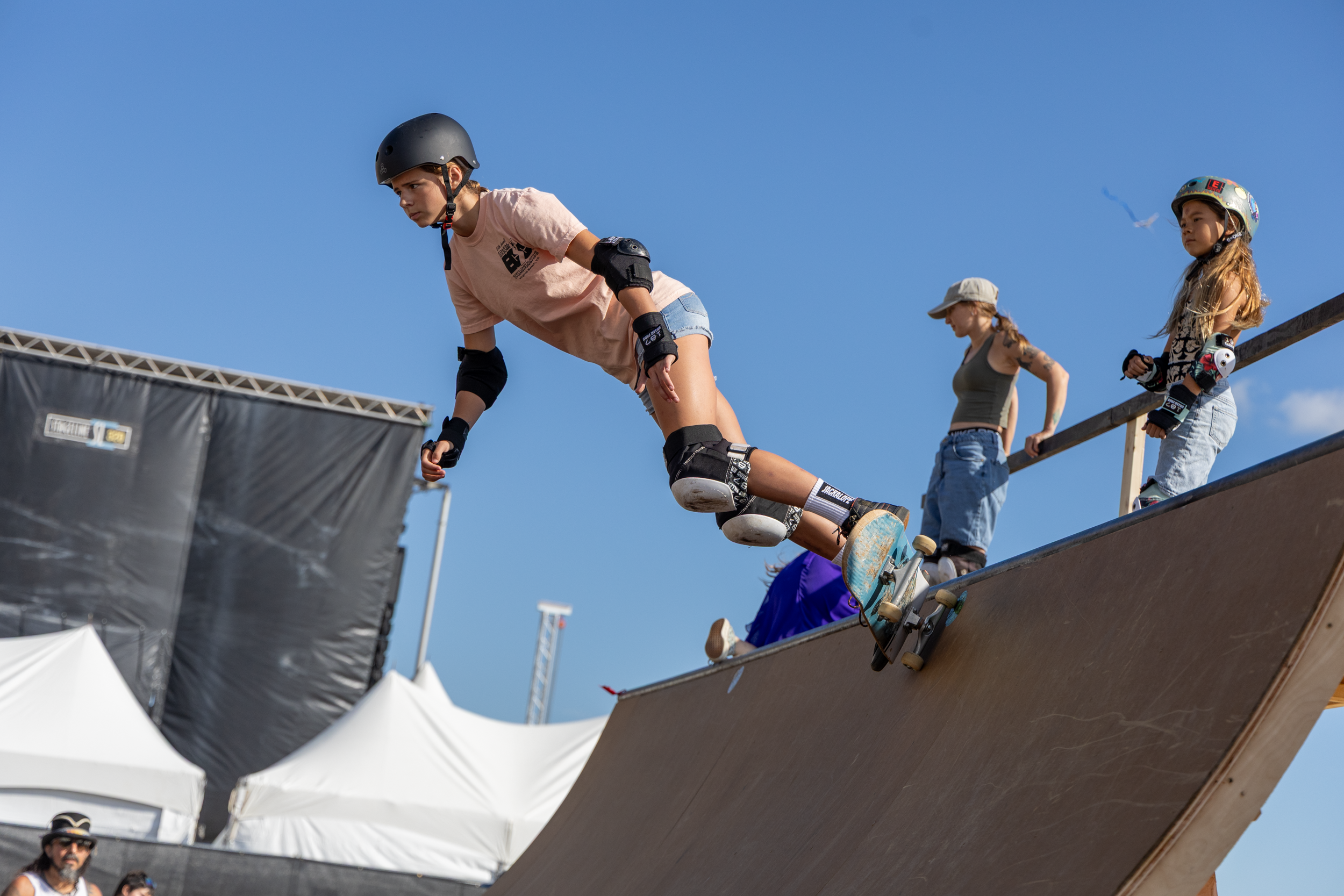 SupergirlSundaySkate-72.png