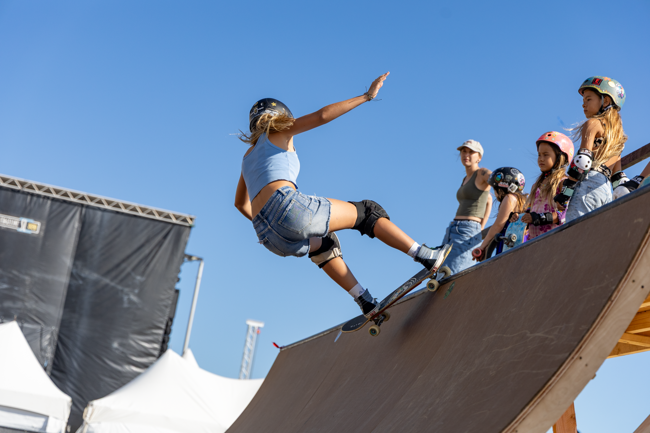 SupergirlSundaySkate-68.png