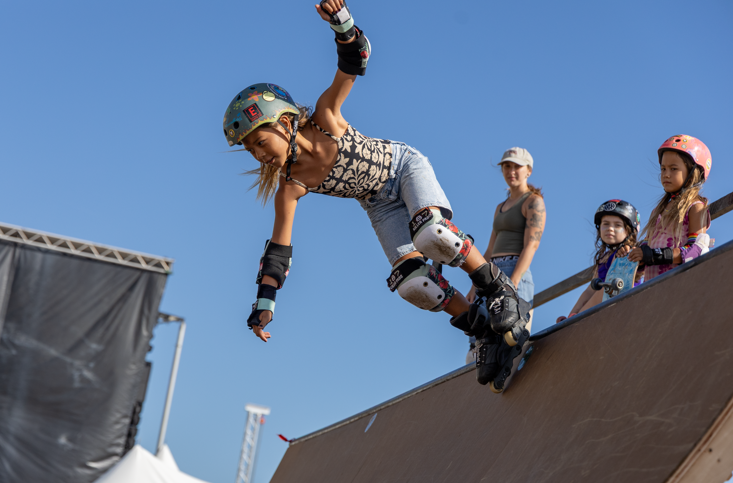 SupergirlSundaySkate-60.png