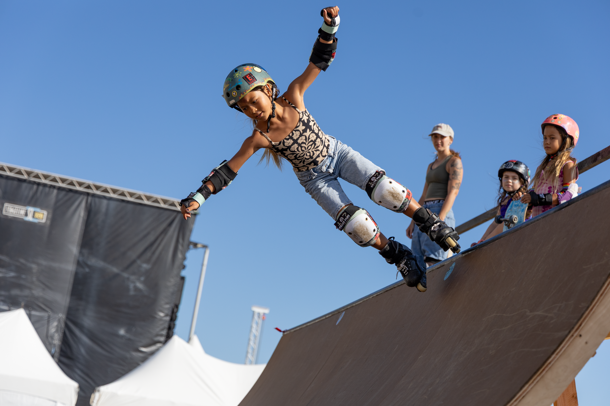 SupergirlSundaySkate-59.png