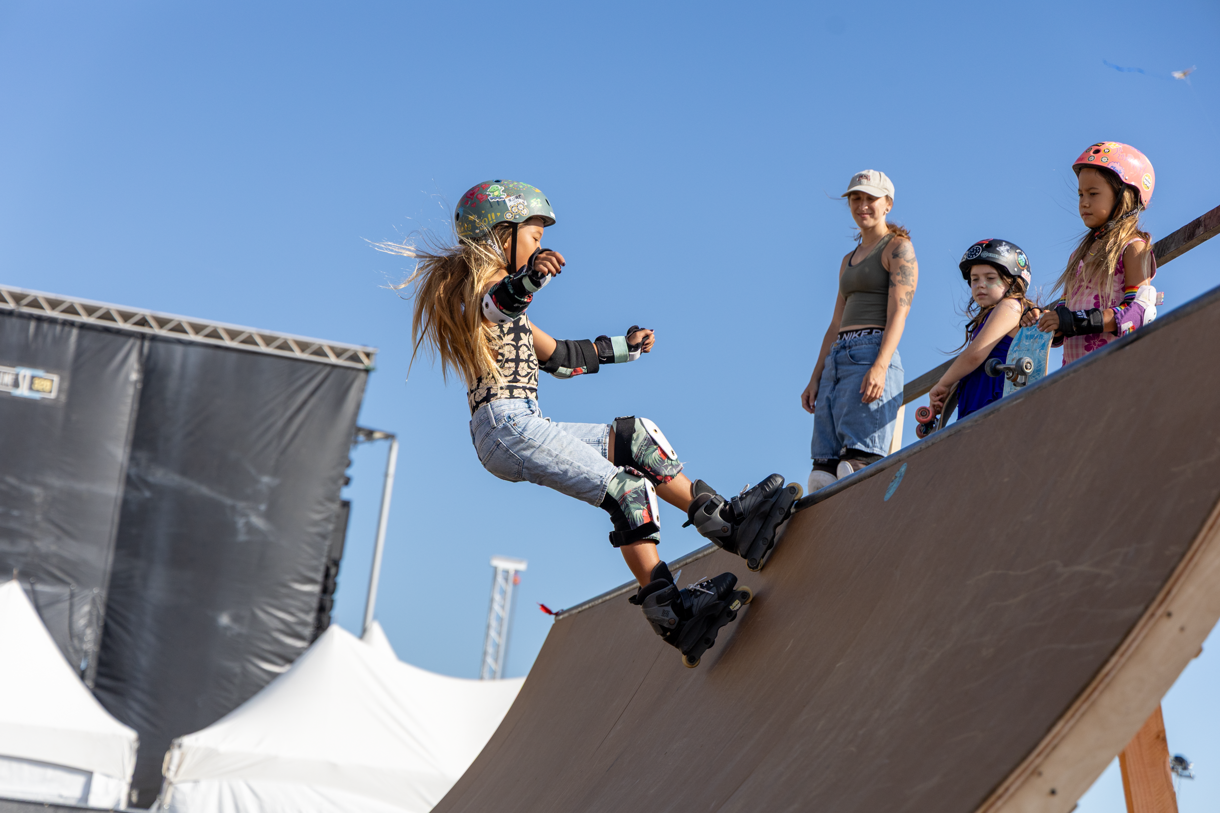 SupergirlSundaySkate-58.png