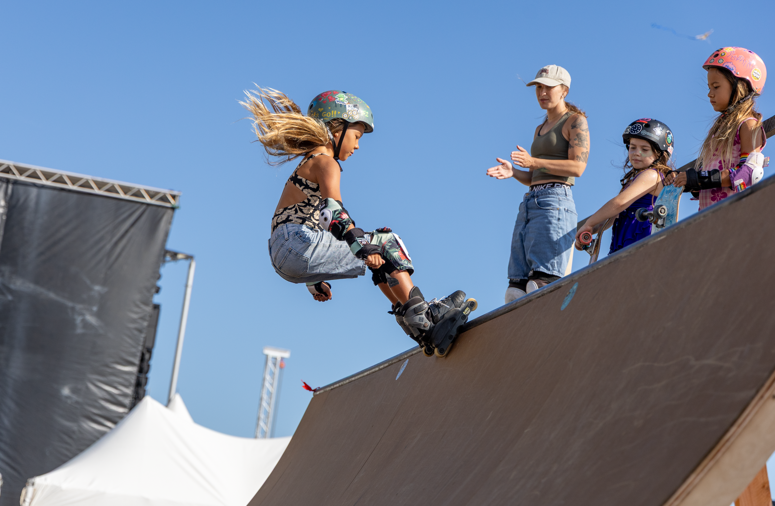 SupergirlSundaySkate-56.png