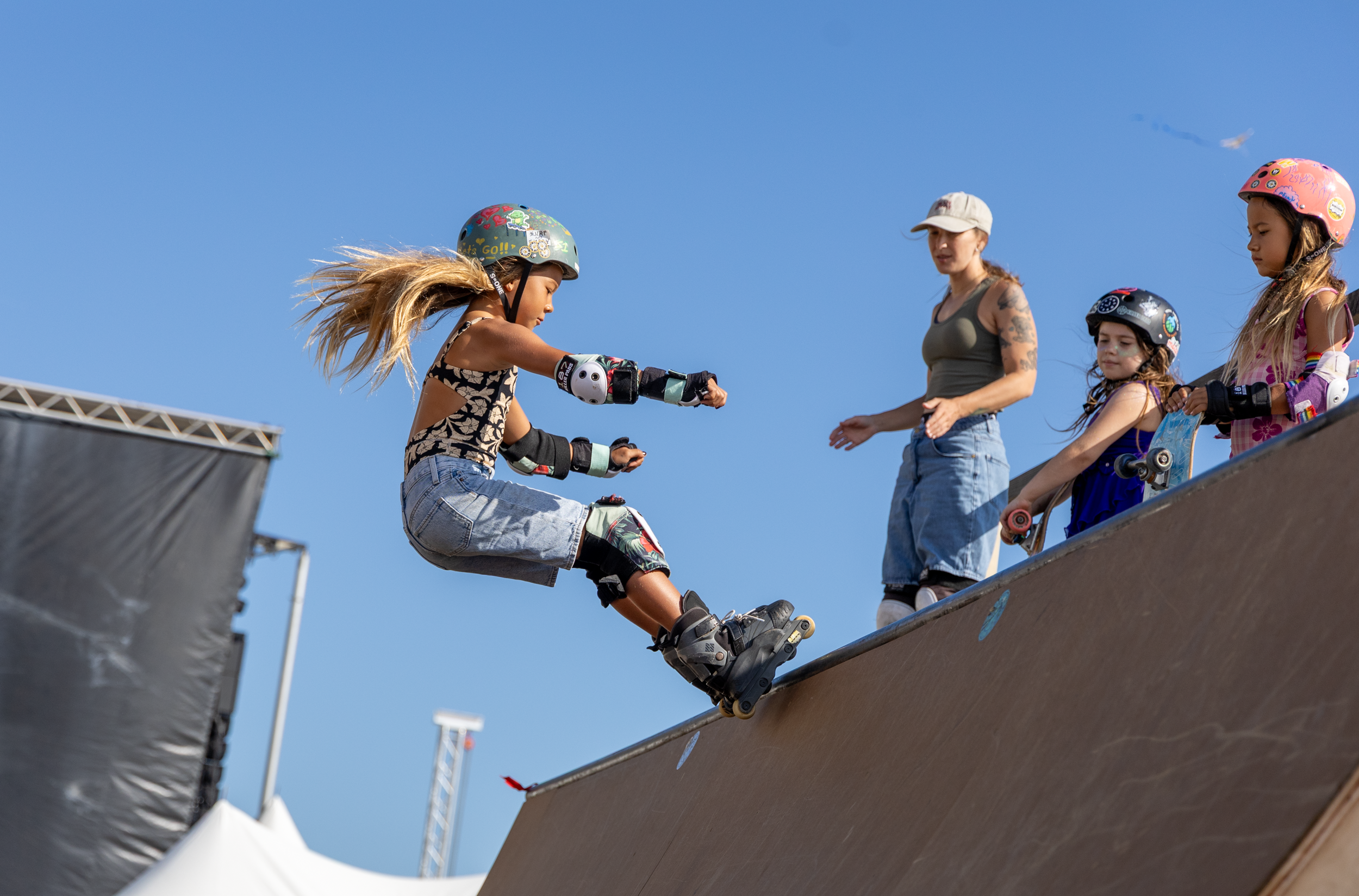 SupergirlSundaySkate-55.png