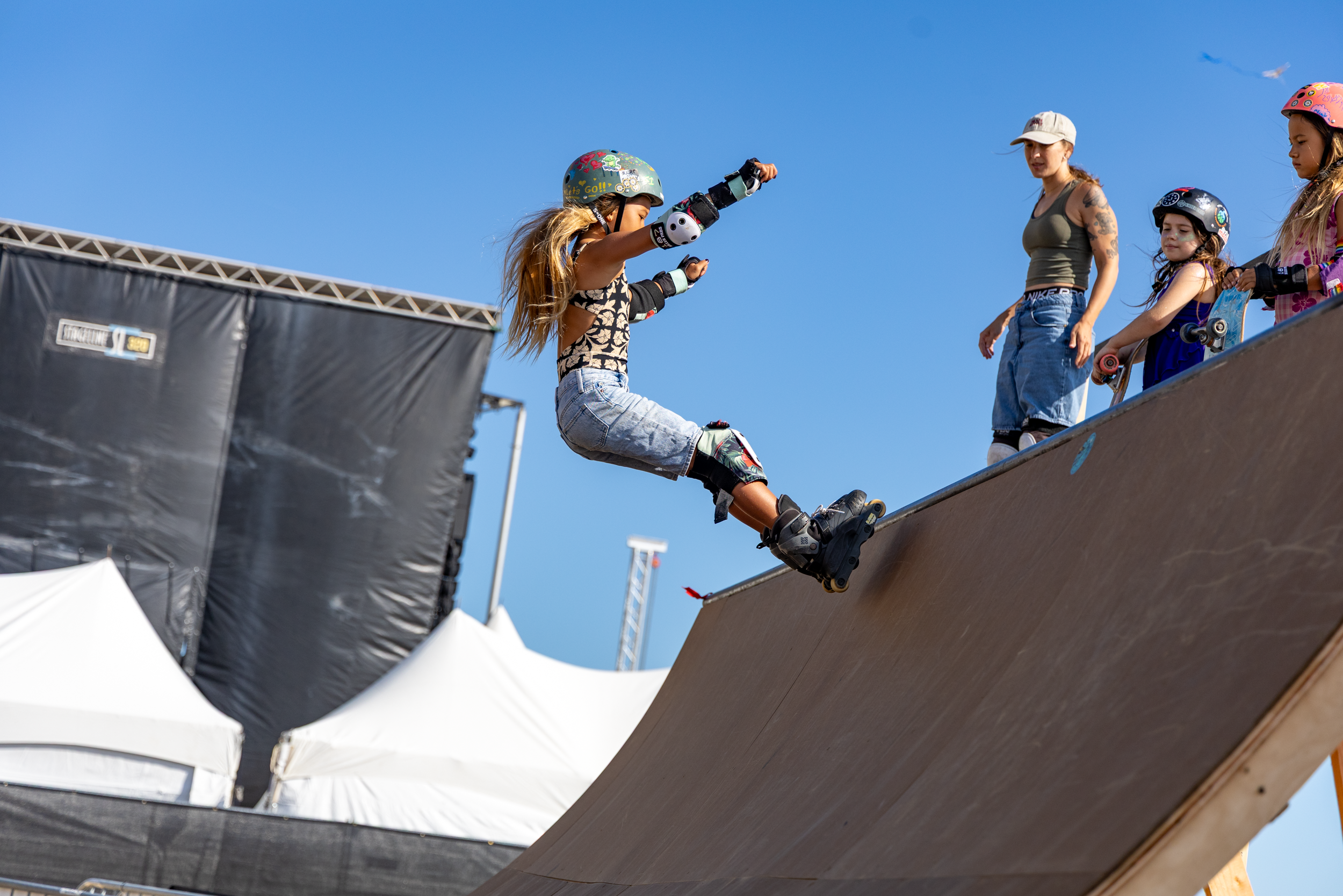 SupergirlSundaySkate-54.png