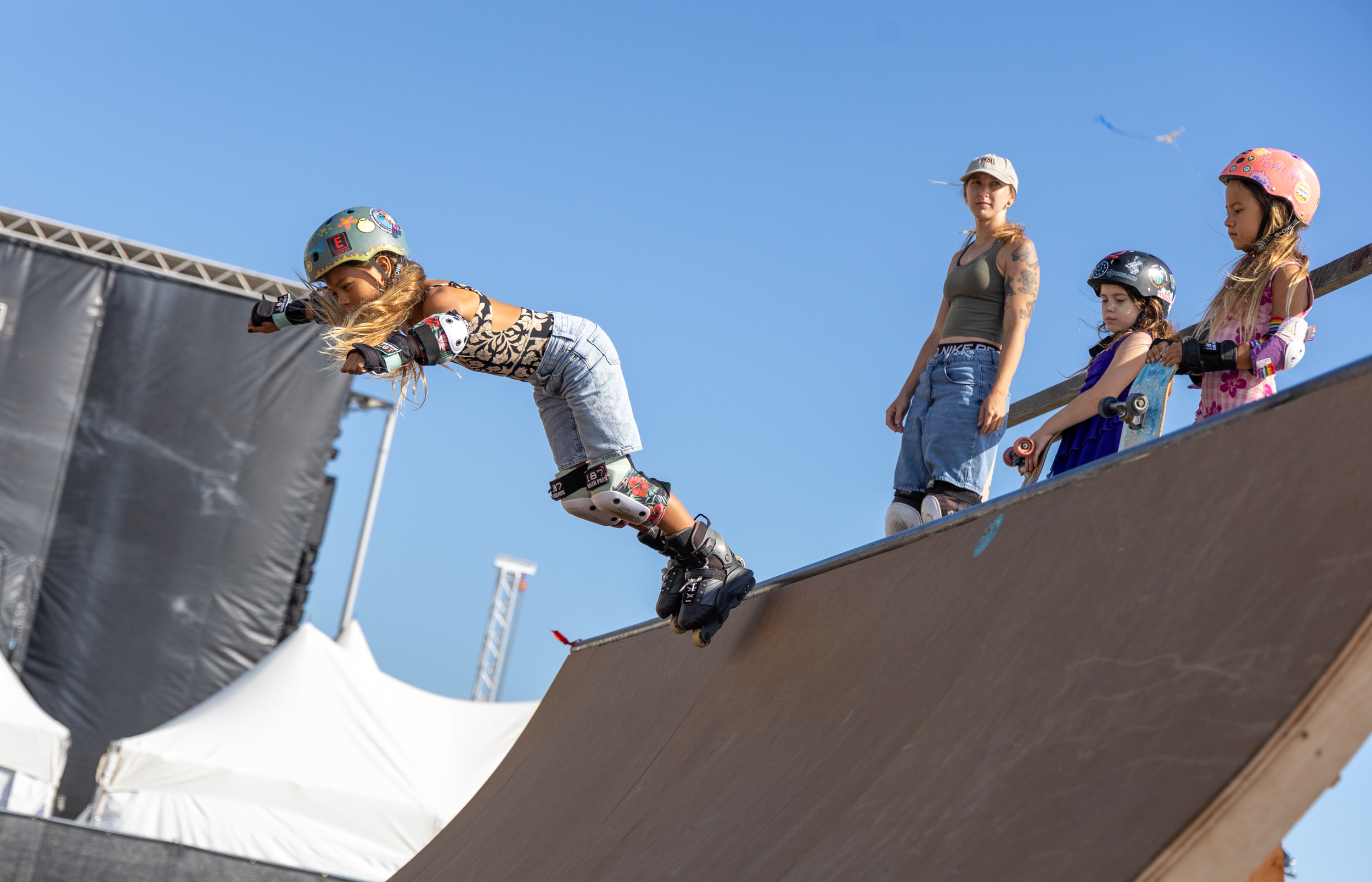 SupergirlSundaySkate-52.png