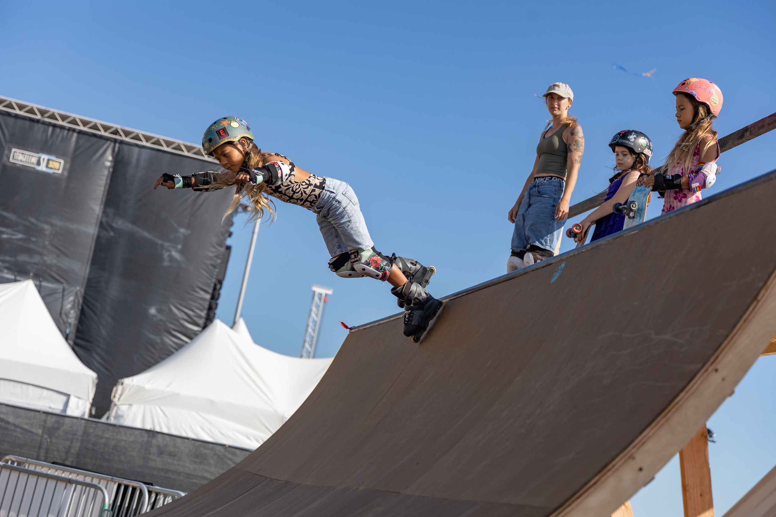 SupergirlSundaySkate-51.png