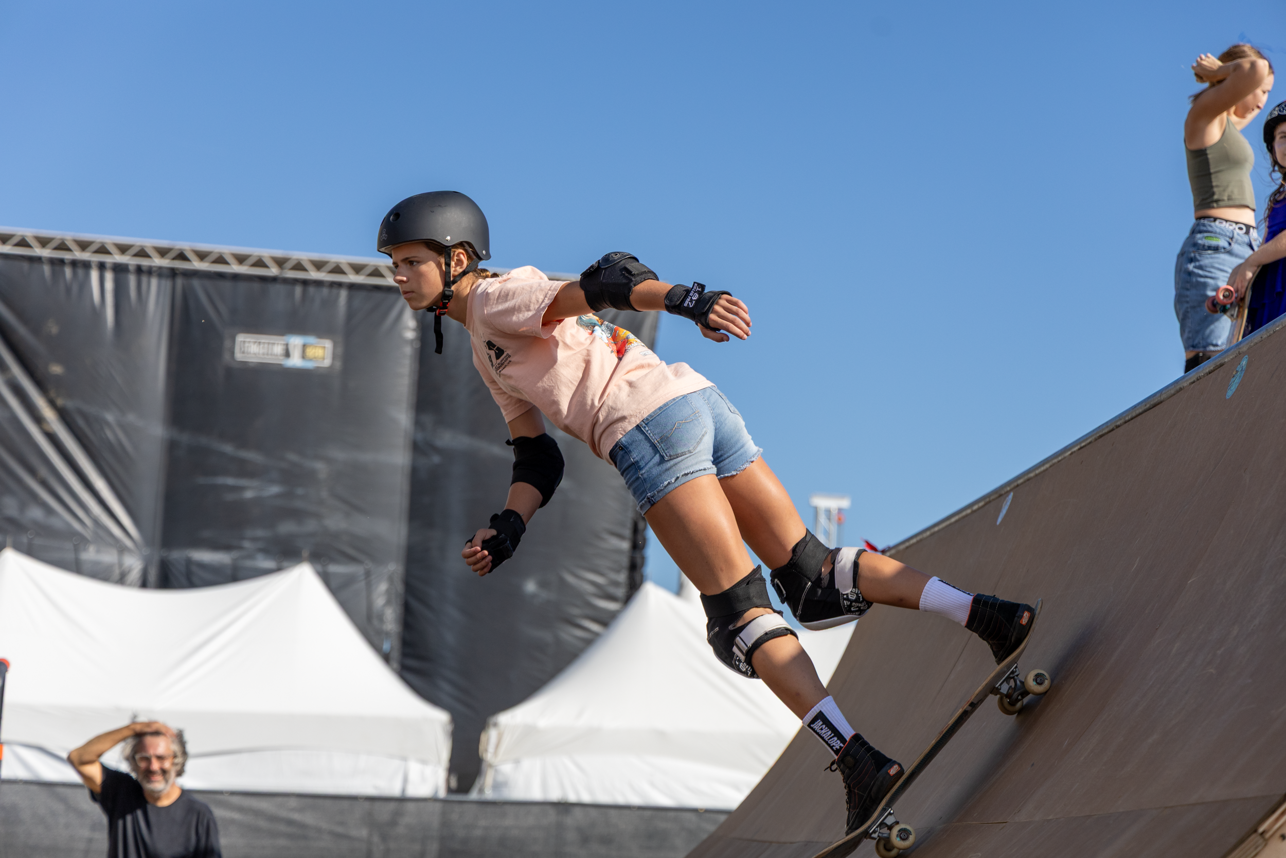 SupergirlSundaySkate-50.png