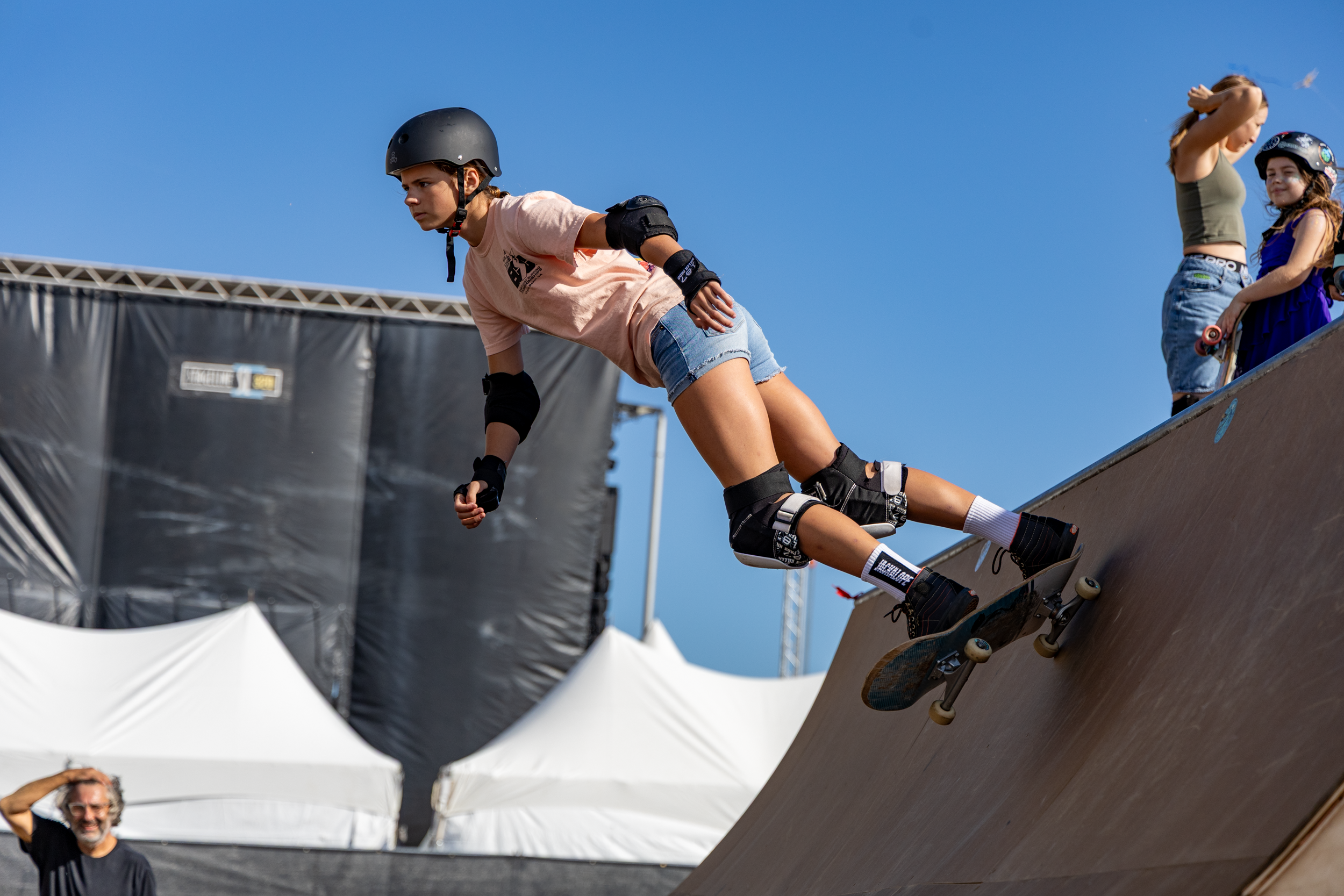 SupergirlSundaySkate-49.png