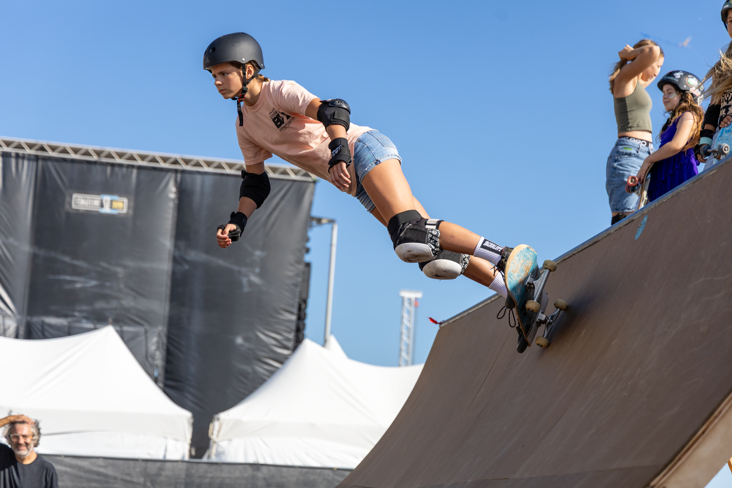 SupergirlSundaySkate-48.png