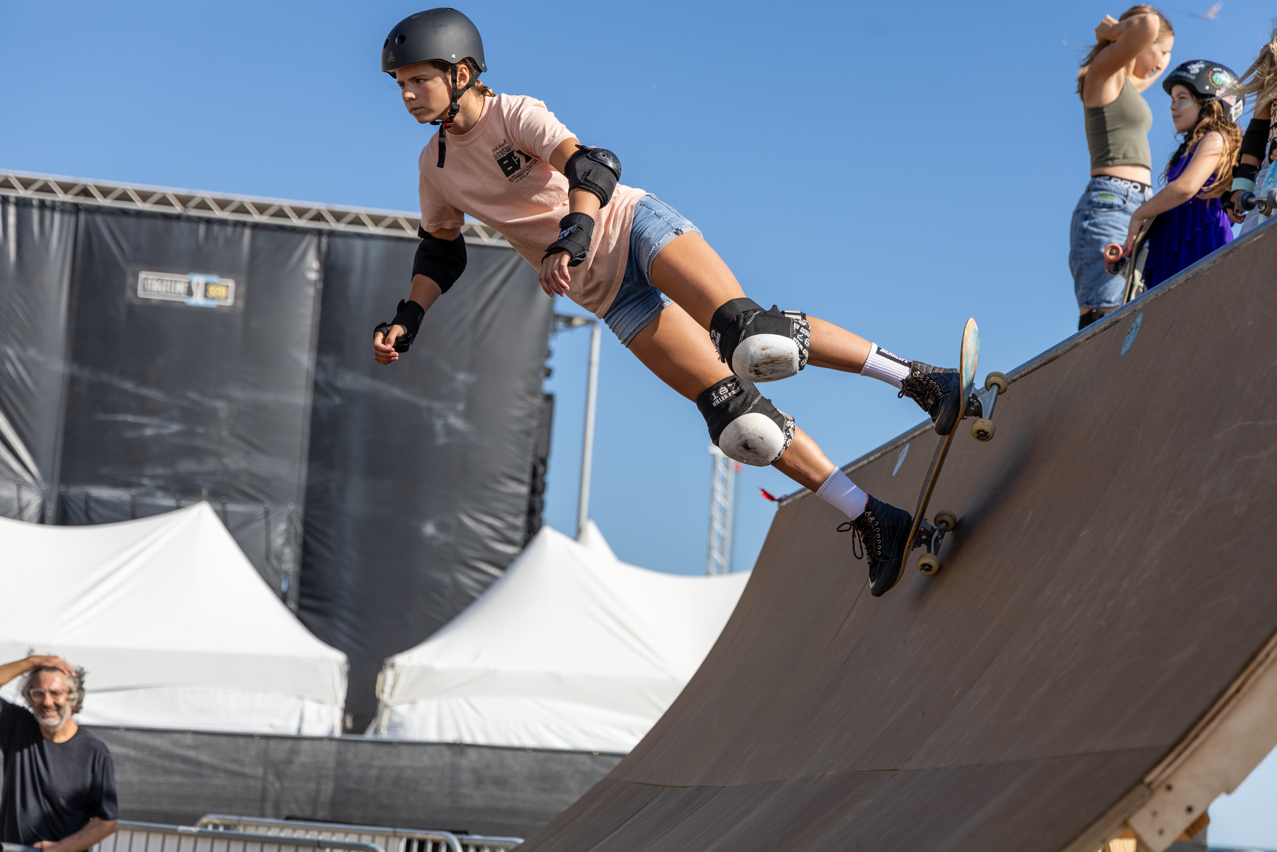 SupergirlSundaySkate-47.png