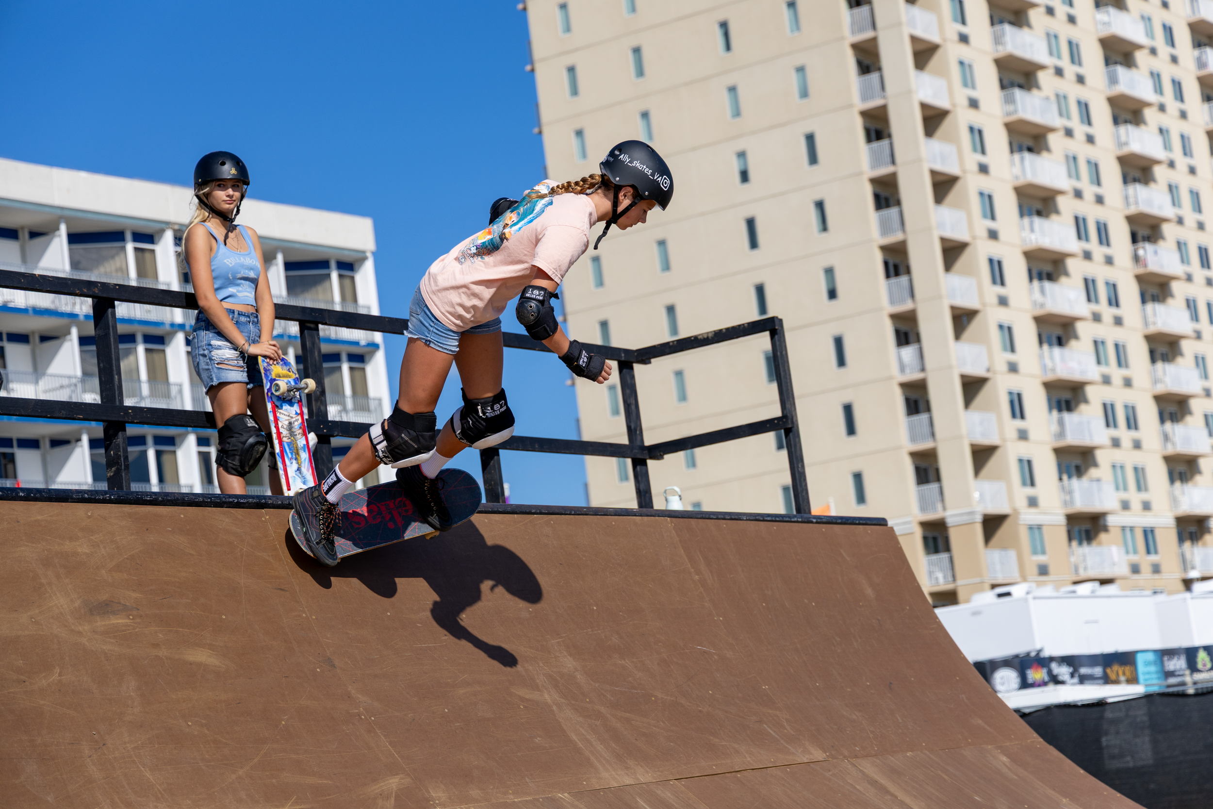 SupergirlSundaySkate-46.png