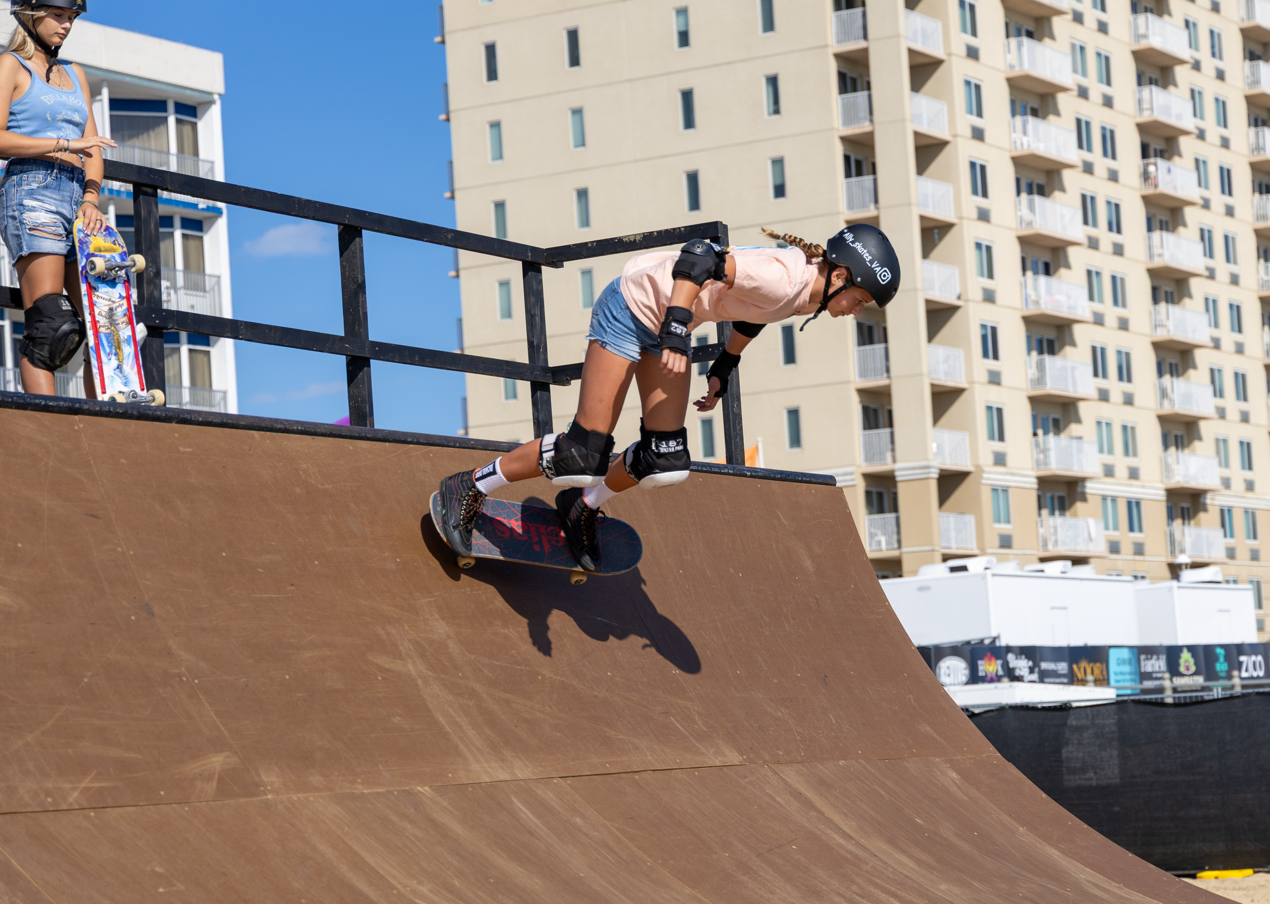 SupergirlSundaySkate-41.png