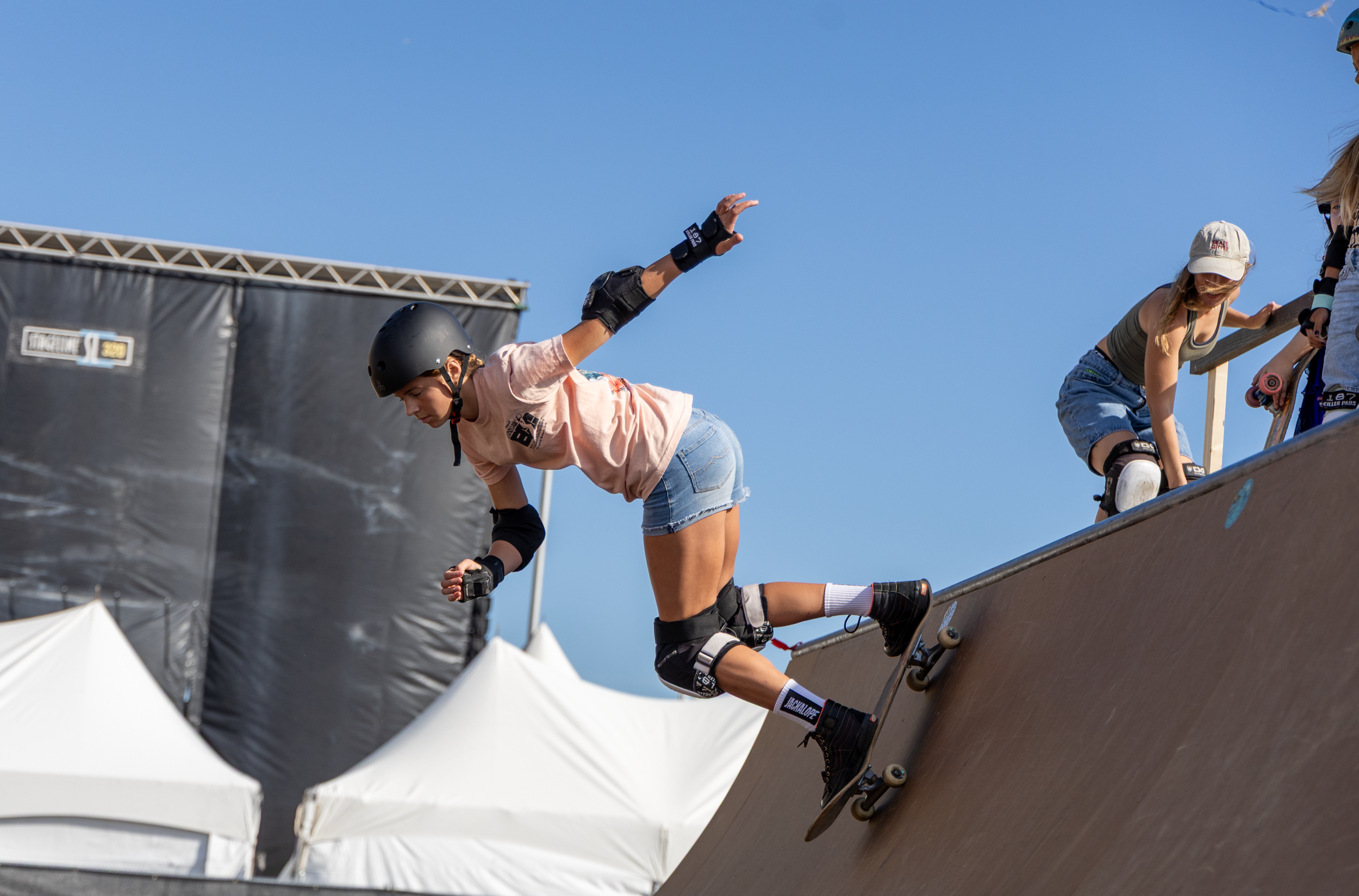 SupergirlSundaySkate-37.png