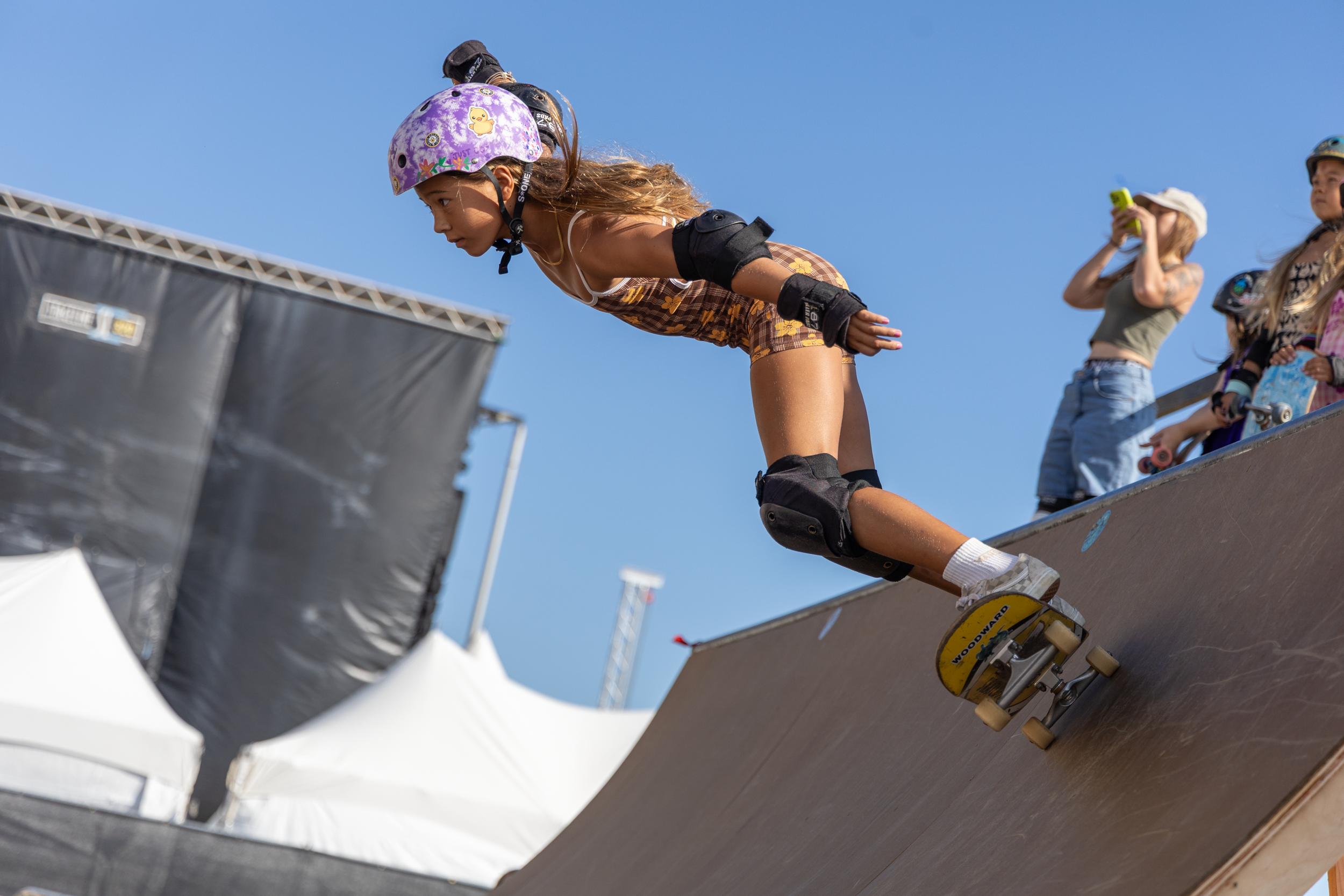SupergirlSundaySkate-35.png