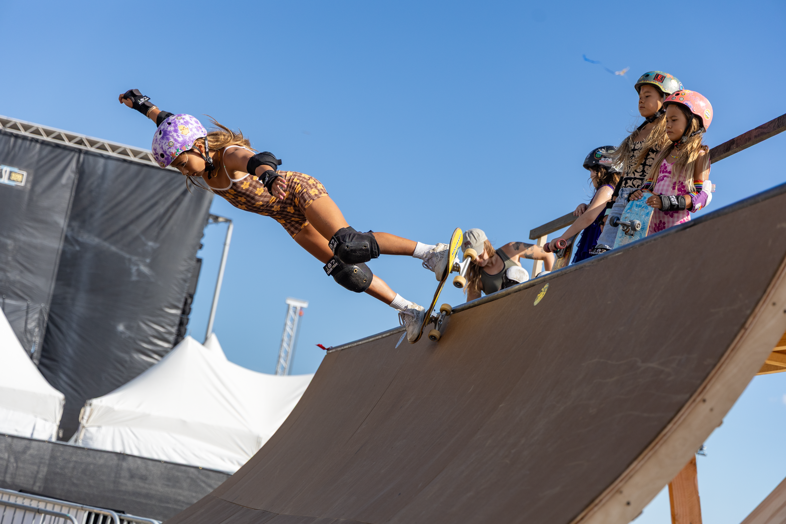 SupergirlSundaySkate-33.png